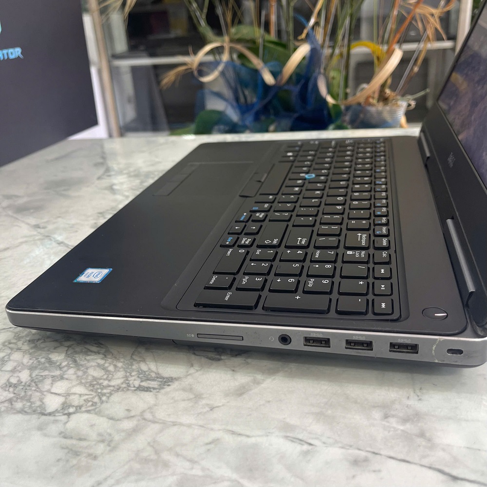Dell Precision 7520 Xeon E3-1505M RAM 16GB SSD 512GB Quadro M1200 4Gb DDR5 MÀN HÌNH : 15,6 Inch Full HD IPS