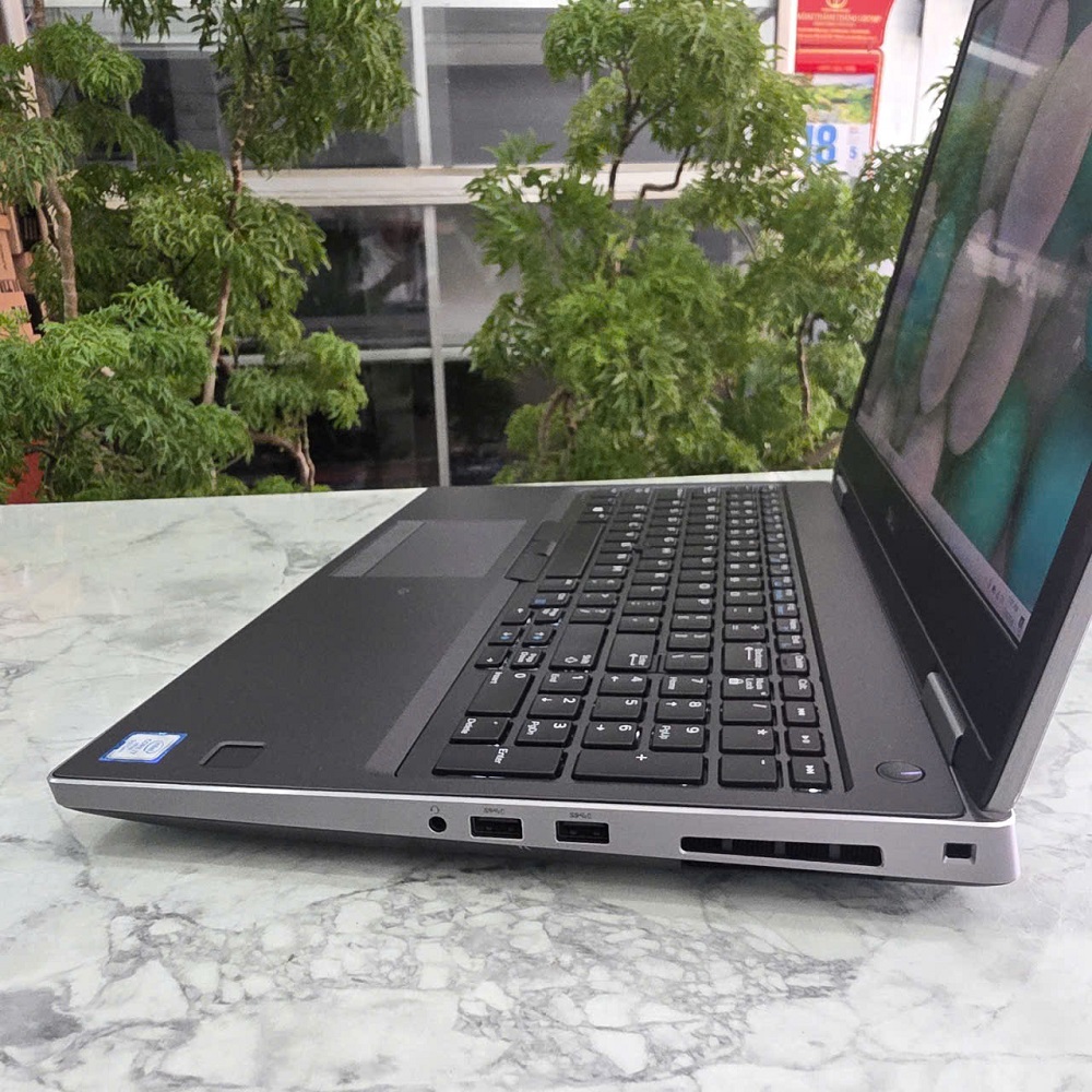 Dell Precision 7540 Mobile Workstation Cực Chất CORE I7-9850H RAM 16GB SSD 512GB NVIDIA Quadro T1000 4GB GDDR6 MÀN HÌNH : 15.6'' INCH 4K