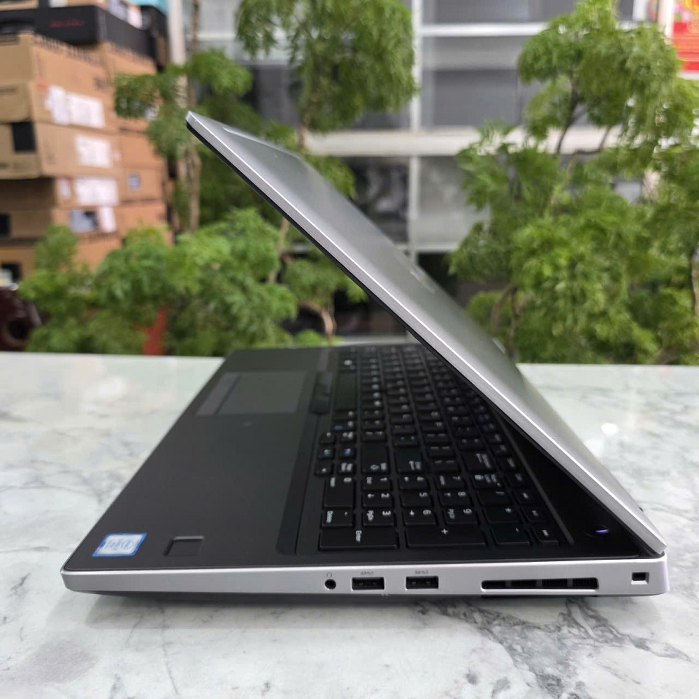 Dell Precision 7540 Mobile Workstation Cực Chất CORE I7-9850H RAM 16GB SSD 512GB NVIDIA Quadro T1000 4GB GDDR6 MÀN HÌNH : 15.6'' INCH 4K