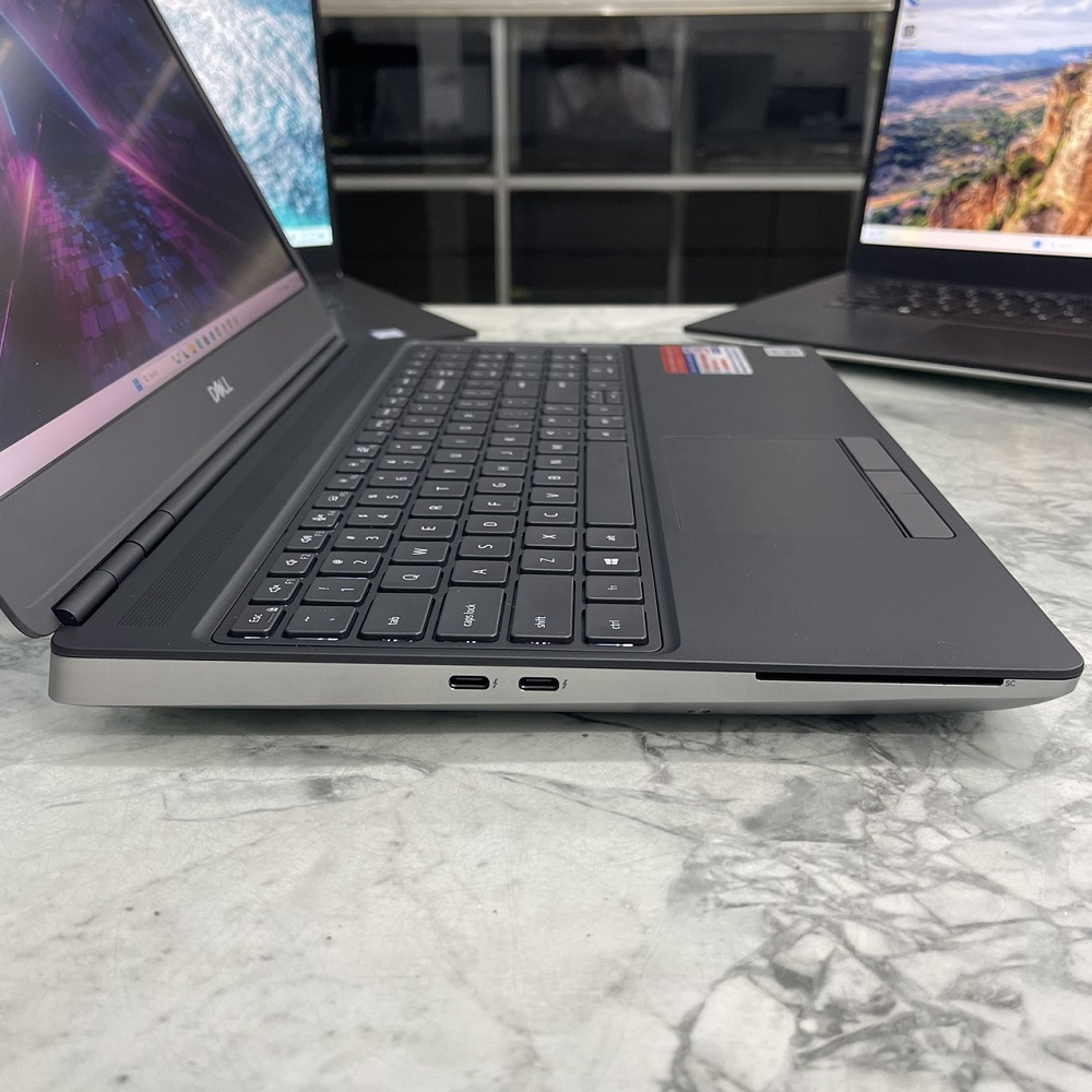 Dell Precision 7550 MÁY TRẠM GIÁ TỐT CORE I7-10850H RAM 16GB SSD 512GB VGA Quadro T1000 MÀN HÌNH : 15.6 Inch Fhd IPS FaceID