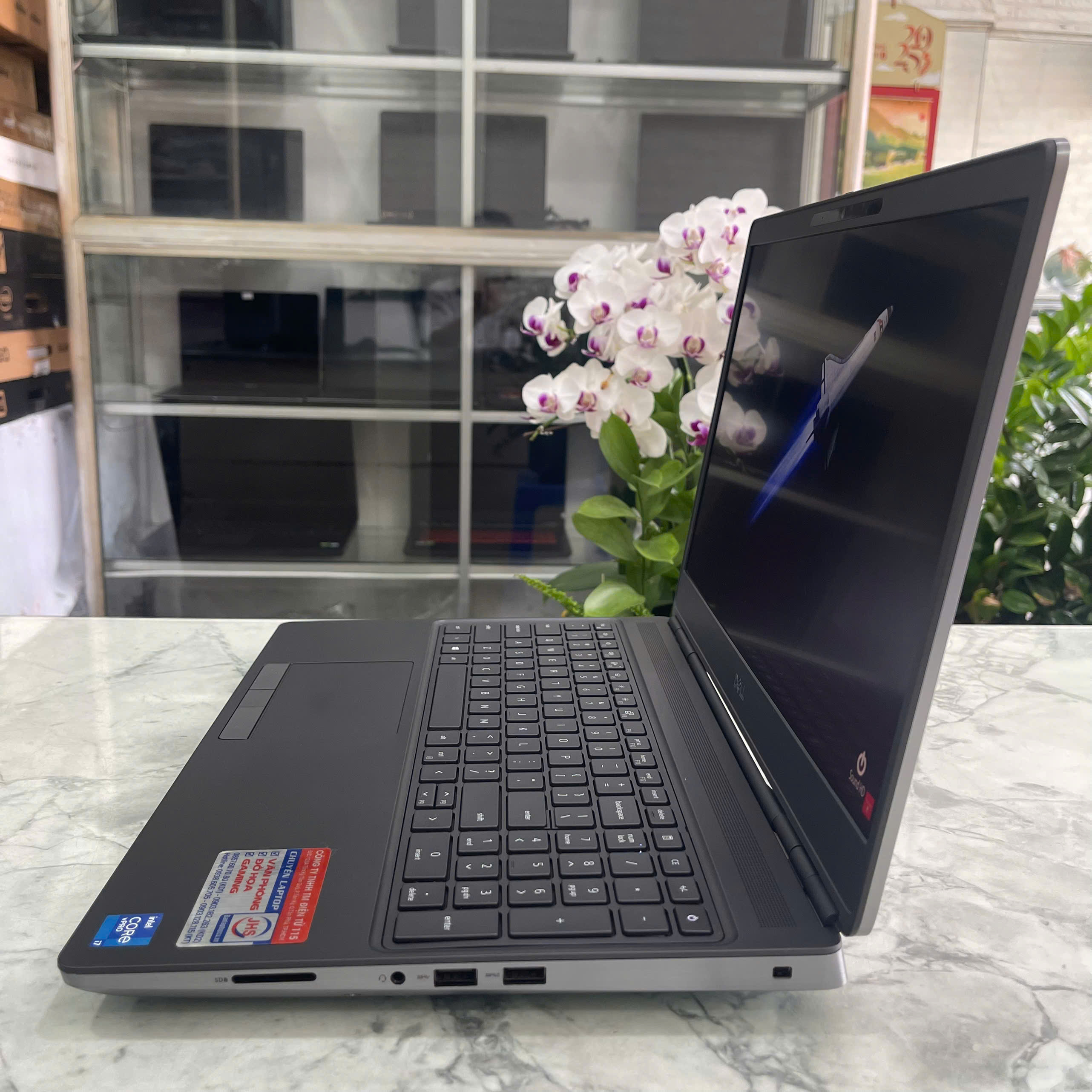 Dell Precision 7560 Core I7-11850H RAM 32GB SSD 512GB VGA Quadro T1200 MÀN : 15.6 Inch FHD IPS