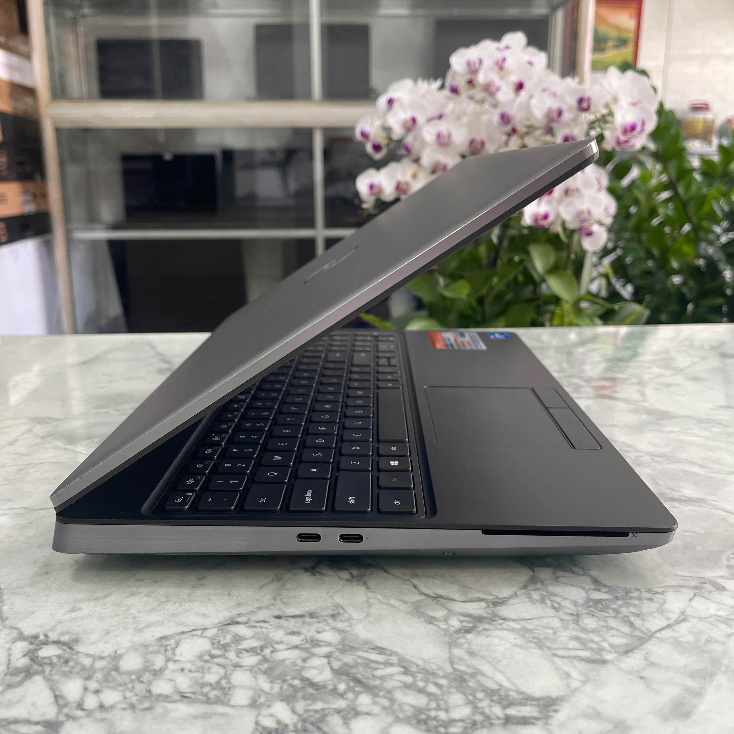 Dell Precision 7560 Core I7-11850H RAM 32GB SSD 512GB VGA Quadro T1200 MÀN : 15.6 Inch FHD IPS