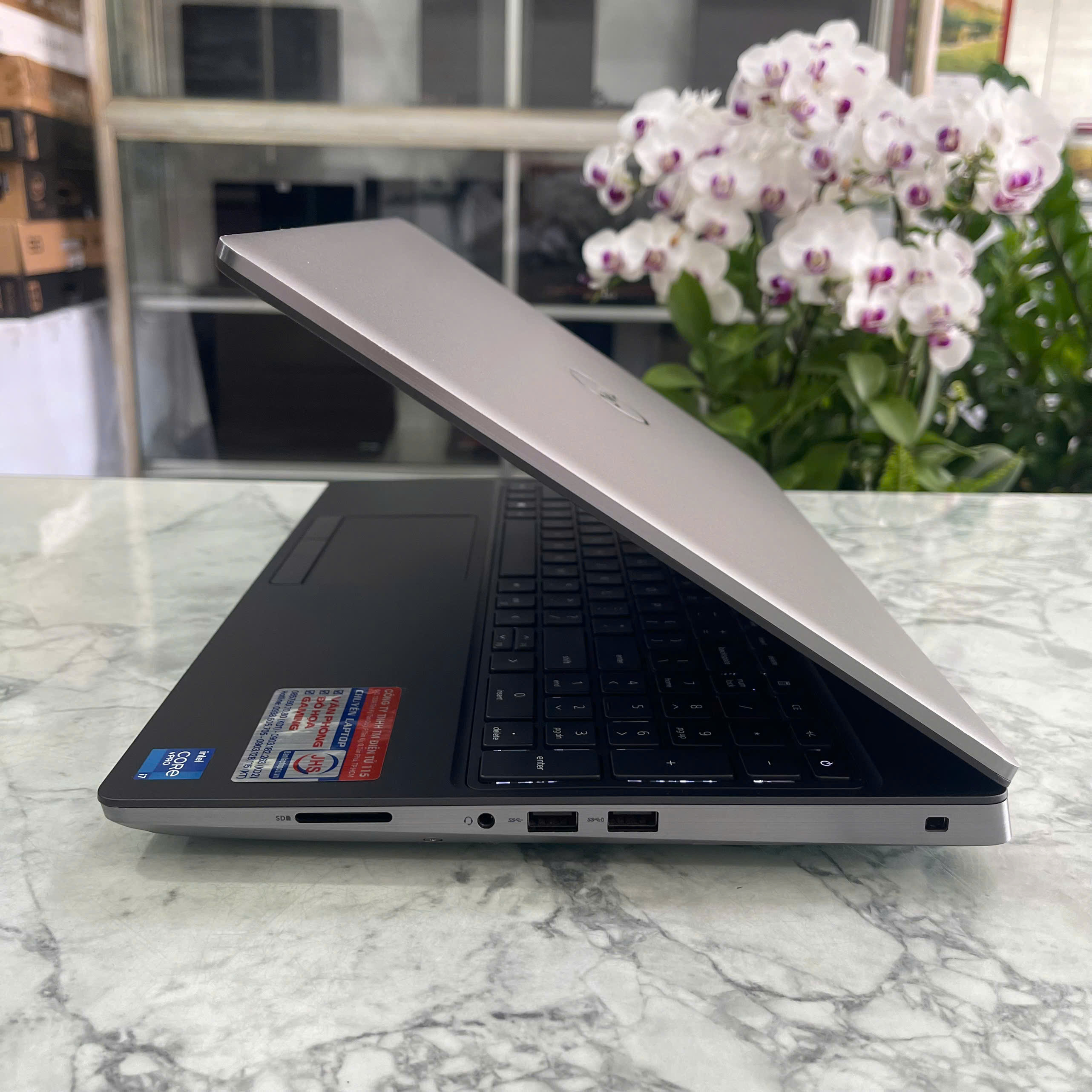 Dell Precision 7560 Core I7-11850H RAM 32GB SSD 512GB VGA Quadro T1200 MÀN : 15.6 Inch FHD IPS