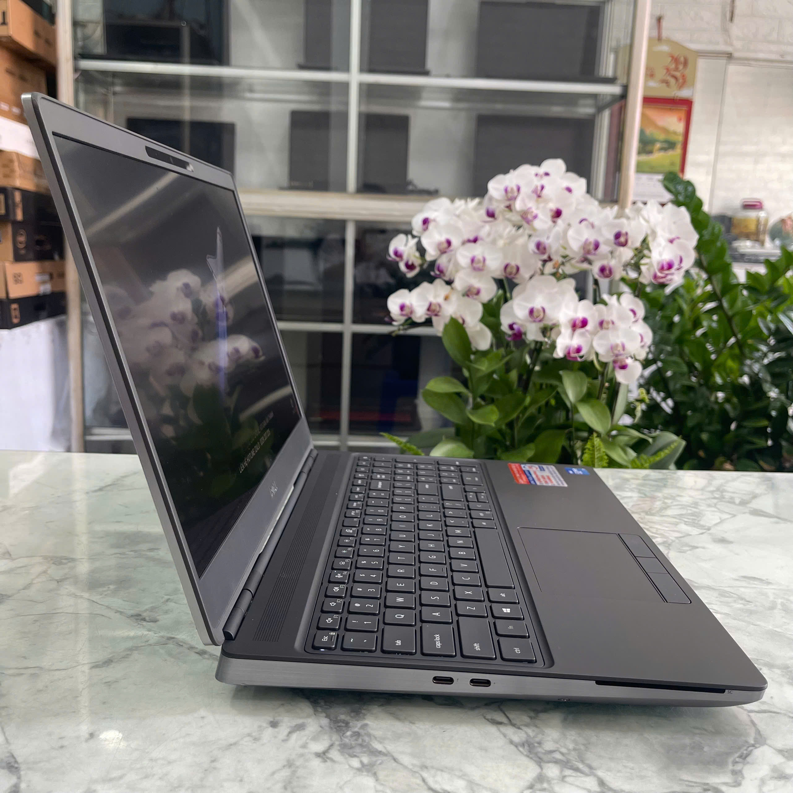 Dell Precision 7560 Core I7-11850H RAM 32GB SSD 512GB VGA Quadro T1200 MÀN : 15.6 Inch FHD IPS