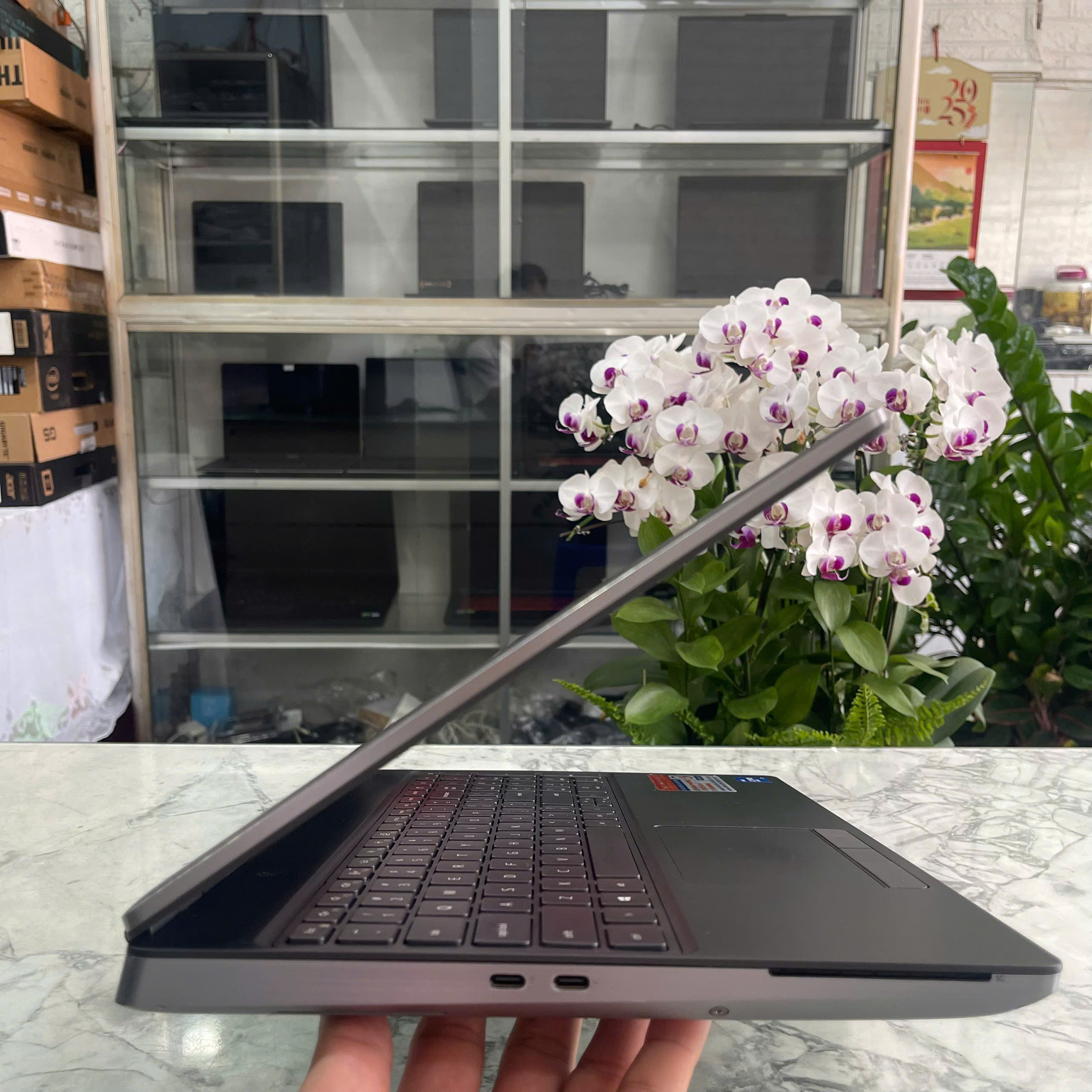 Dell Precision 7560 Core I7-11850H RAM 32GB SSD 512GB VGA Quadro T1200 MÀN : 15.6 Inch FHD IPS