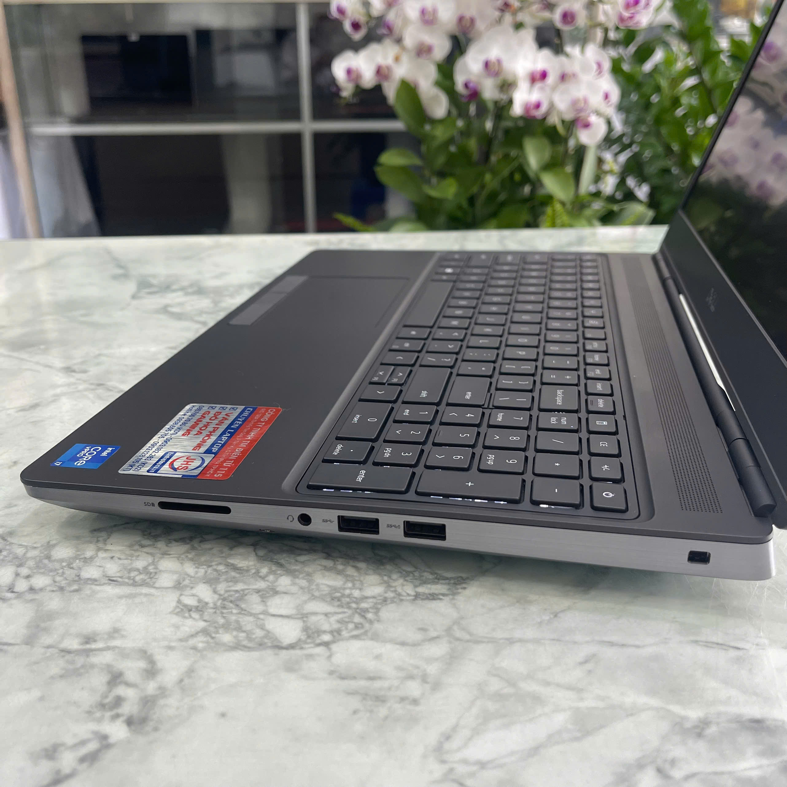 Dell Precision 7560 Core I7-11850H RAM 32GB SSD 512GB VGA Quadro T1200 MÀN : 15.6 Inch FHD IPS