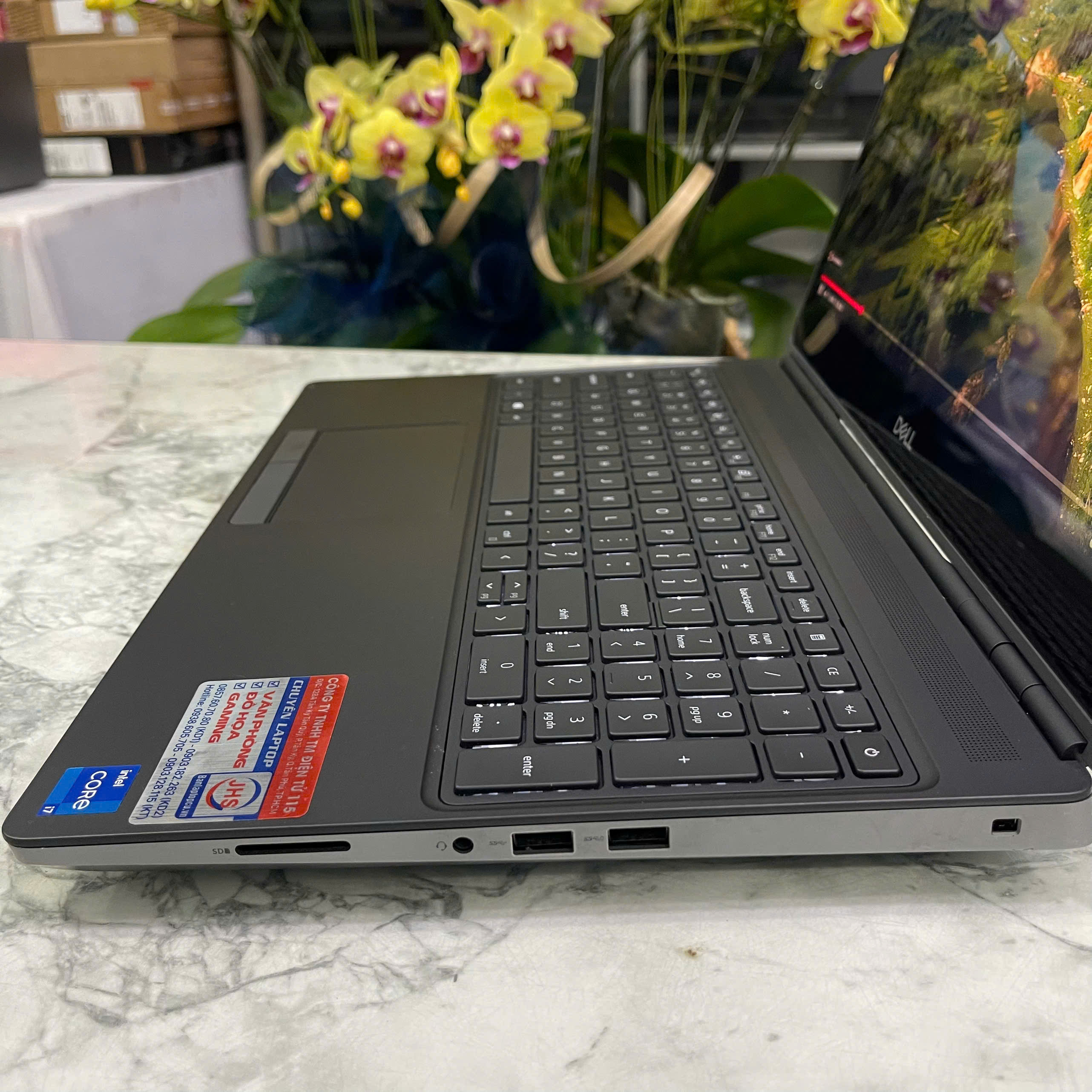 Dell Precision 7560 MÁY TRẠM GIÁ TỐT CORE I7-11850H RAM 32GB SSD 1.000GB RTX A2000 MÀN HÌNH : 15.6 Inch IPS Touch