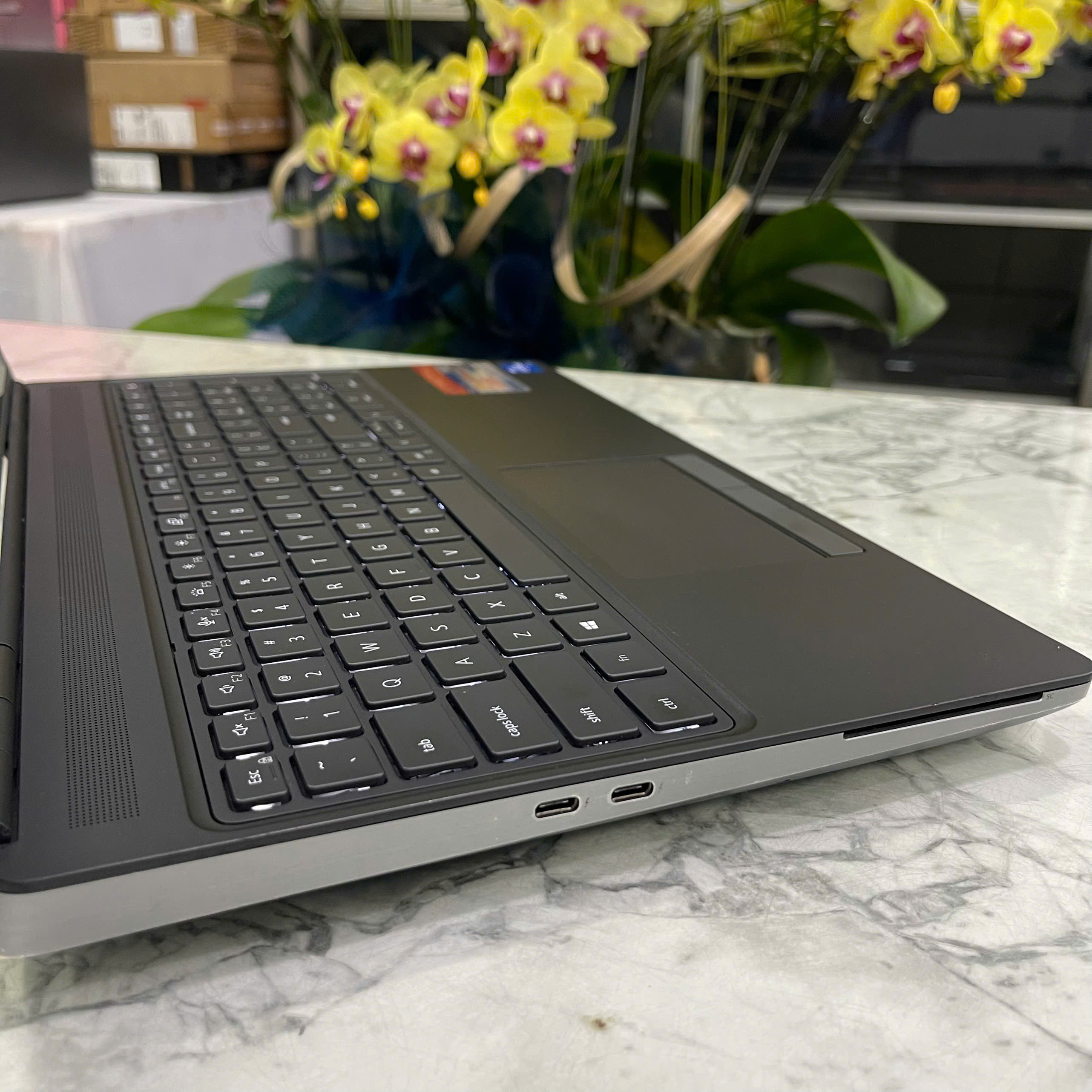 Dell Precision 7560 MÁY TRẠM GIÁ TỐT CORE I7-11850H RAM 32GB SSD 1.000GB RTX A2000 MÀN HÌNH : 15.6 Inch IPS Touch
