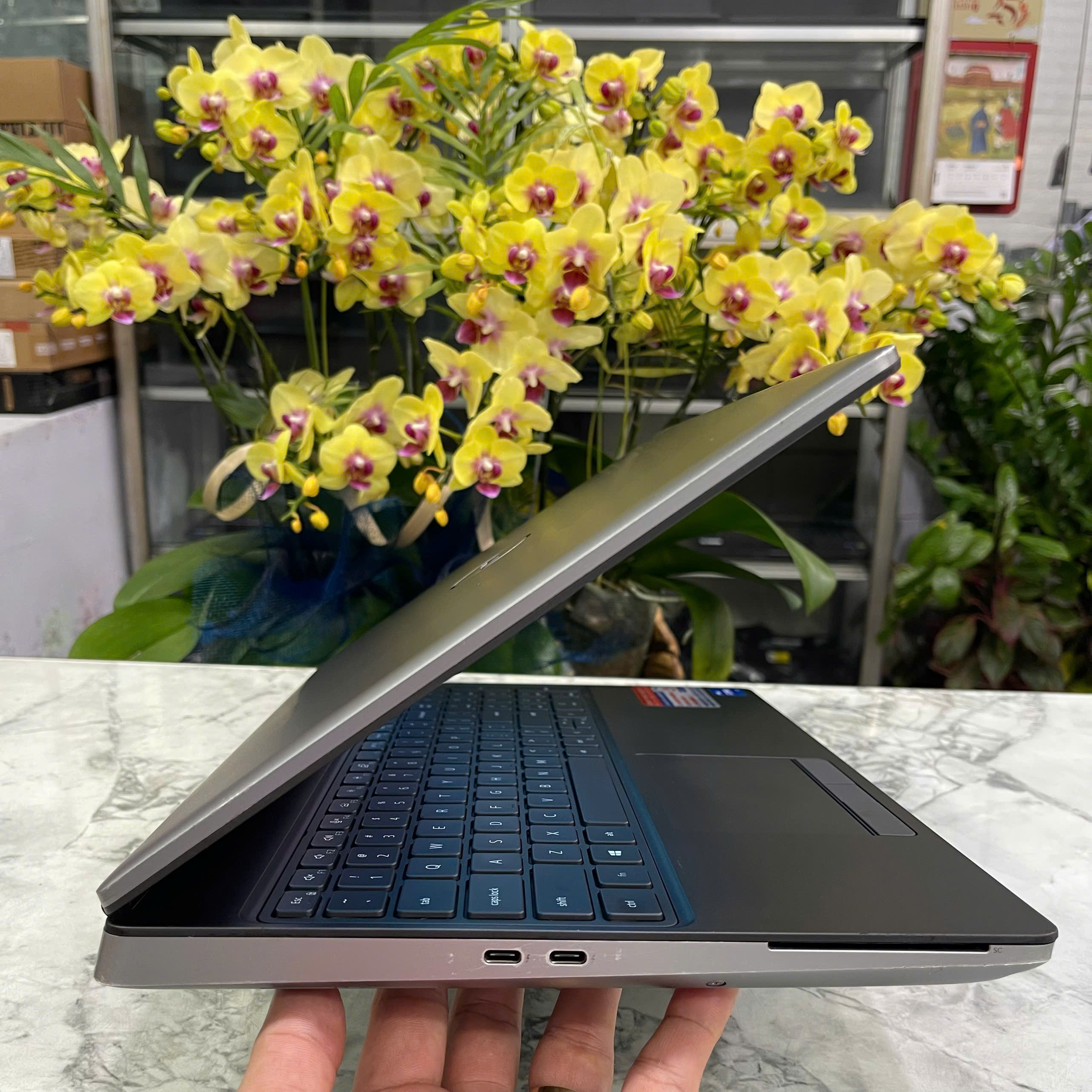 Dell Precision 7560 MÁY TRẠM GIÁ TỐT CORE I7-11850H RAM 32GB SSD 1.000GB RTX A2000 MÀN HÌNH : 15.6 Inch IPS Touch