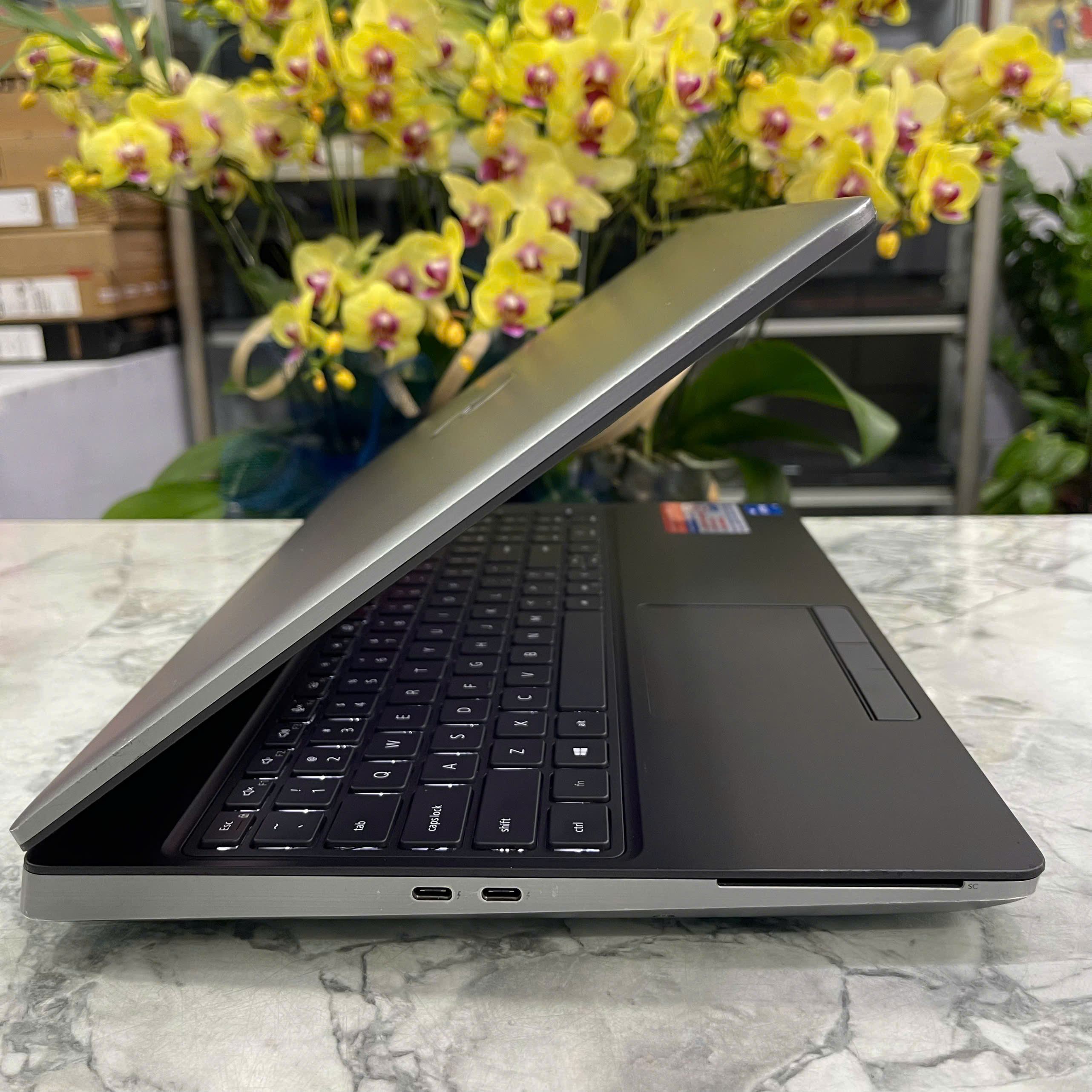 Dell Precision 7560 MÁY TRẠM GIÁ TỐT CORE I7-11850H RAM 32GB SSD 1.000GB RTX A2000 MÀN HÌNH : 15.6 Inch IPS Touch