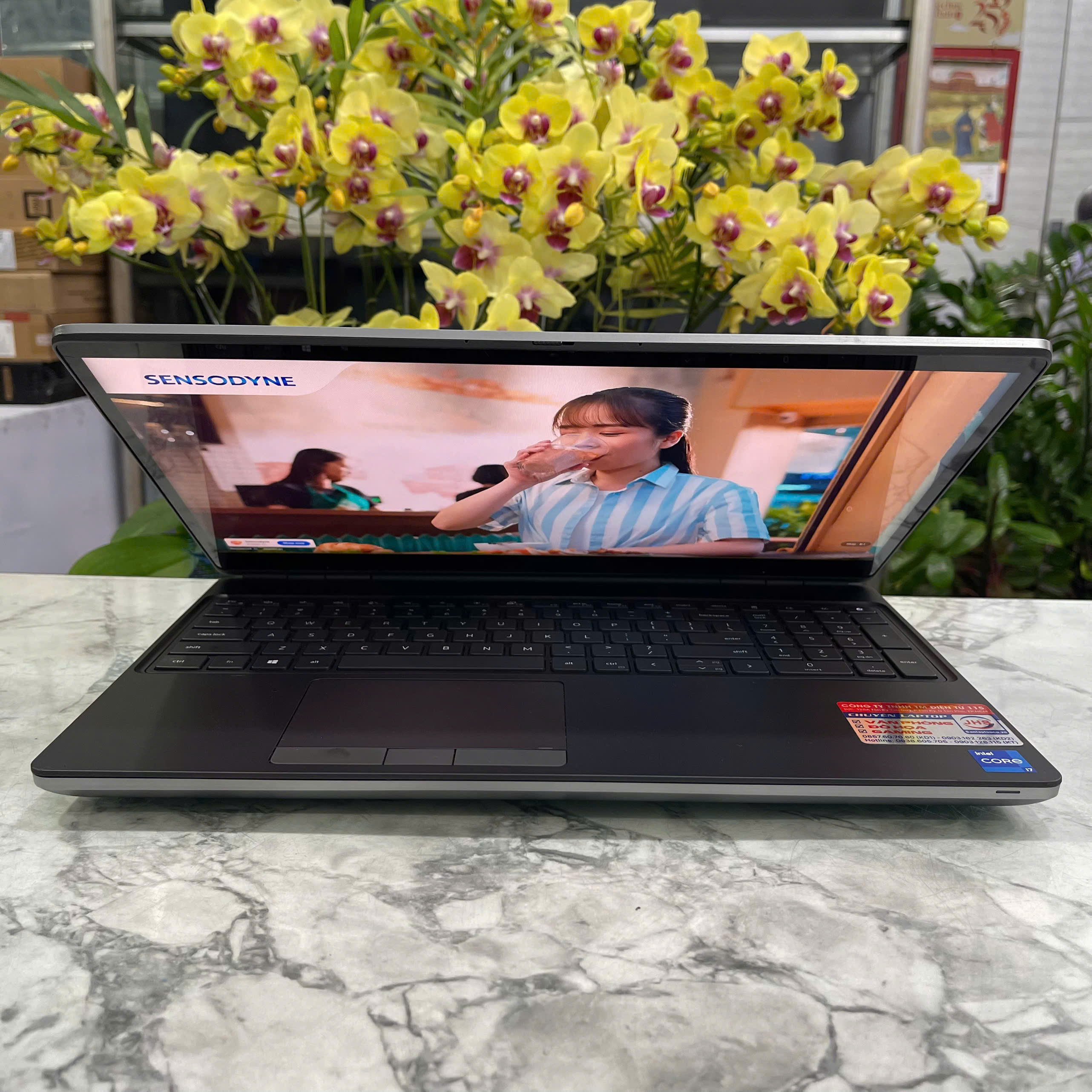 Dell Precision 7560 MÁY TRẠM GIÁ TỐT CORE I7-11850H RAM 32GB SSD 1.000GB RTX A2000 MÀN HÌNH : 15.6 Inch IPS Touch