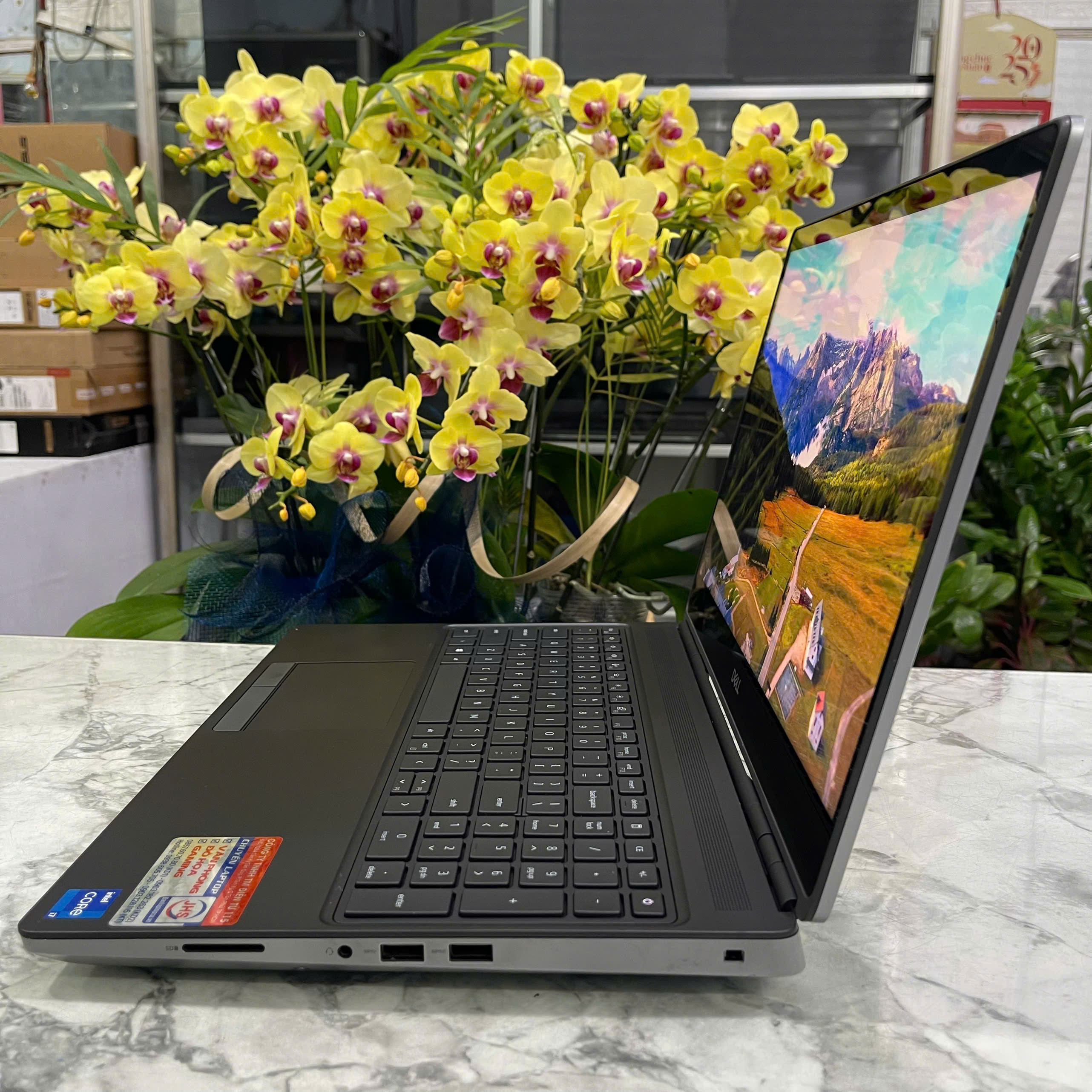 Dell Precision 7560 MÁY TRẠM GIÁ TỐT CORE I7-11850H RAM 32GB SSD 1.000GB RTX A2000 MÀN HÌNH : 15.6 Inch IPS Touch