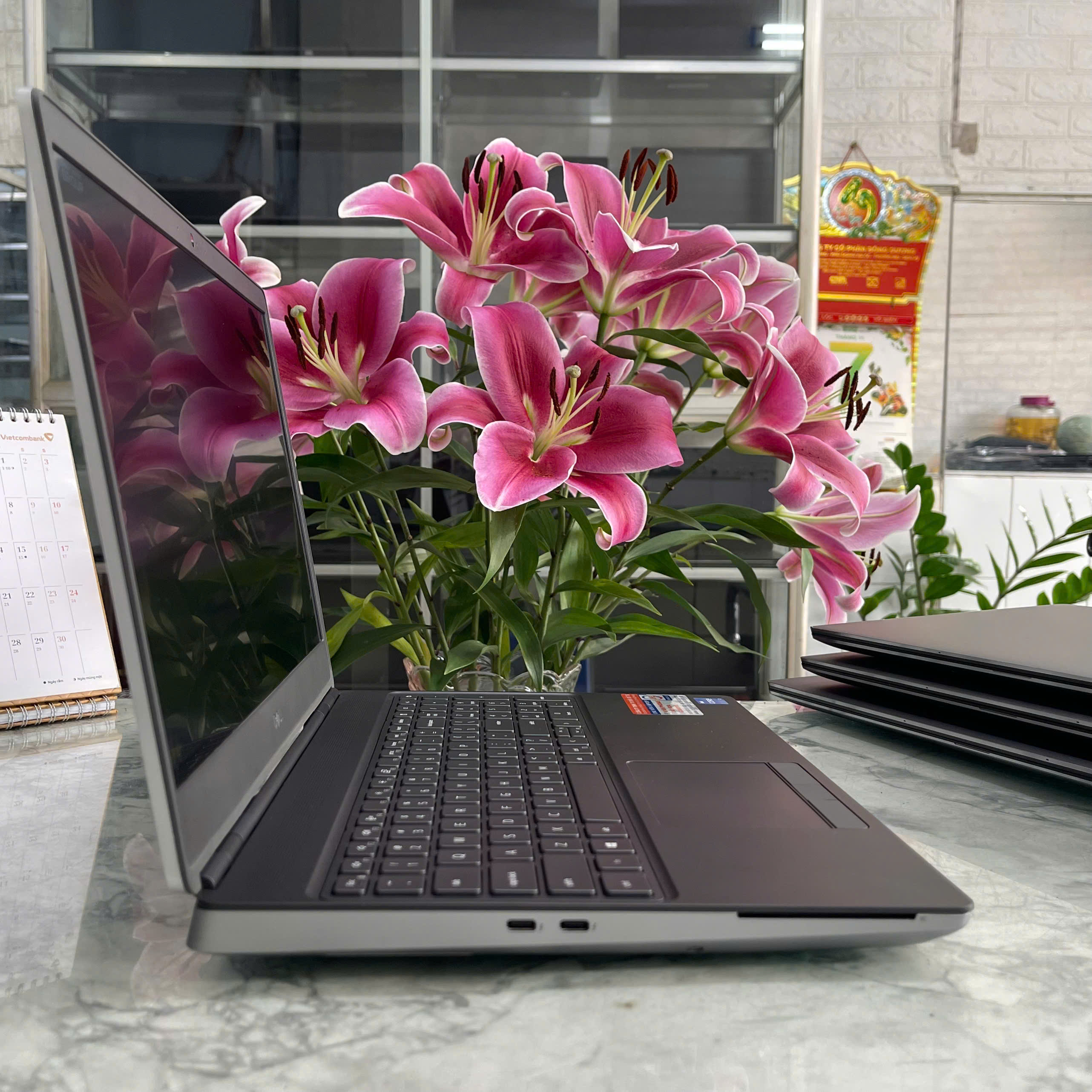 Dell Precision 7560 MÁY TRẠM GIÁ TỐT Core I7-11850H RAM 32GB SSD 512GB VGA NVIDIA RTX A2000 Màn 15.6 Inch 4K IPS