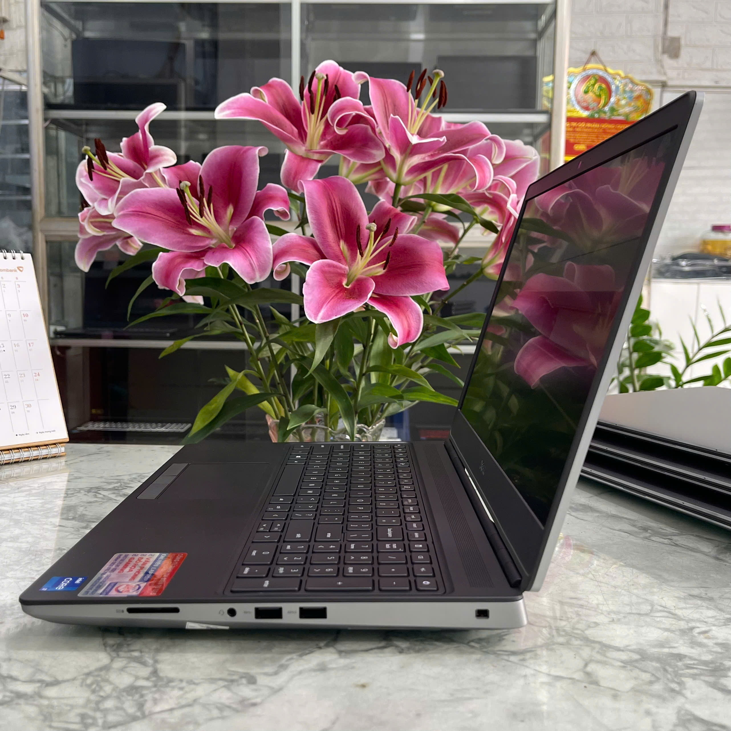 Dell Precision 7560 MÁY TRẠM GIÁ TỐT Core I7-11850H RAM 32GB SSD 512GB VGA NVIDIA RTX A2000 Màn 15.6 Inch 4K IPS