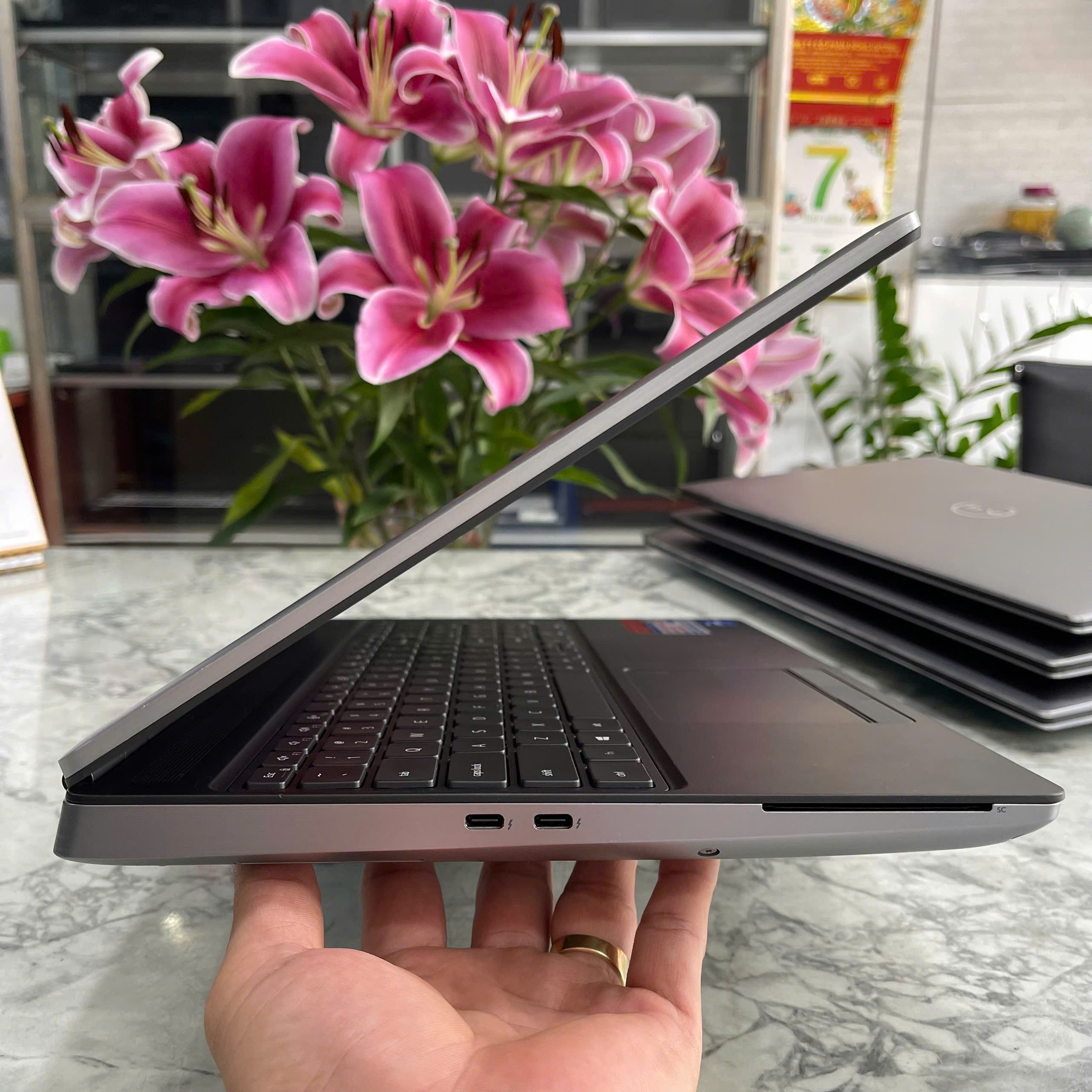 Dell Precision 7560 MÁY TRẠM GIÁ TỐT Core I7-11850H RAM 32GB SSD 512GB VGA NVIDIA RTX A2000 Màn 15.6 Inch 4K IPS