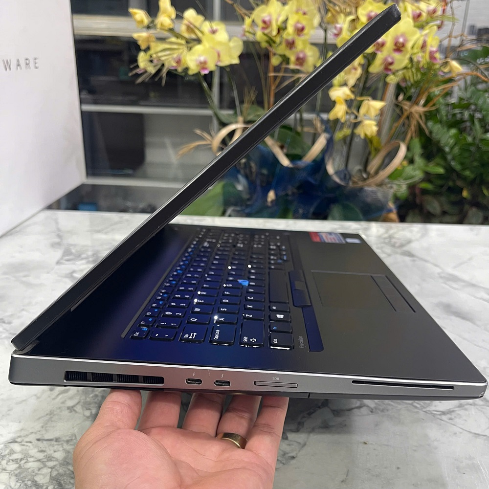 Dell Precision 7730 CORE I7-8850H RAM 32GB SSD 512GB Quadro P5200 MÀN HÌNH : 17.3''FHD IPS