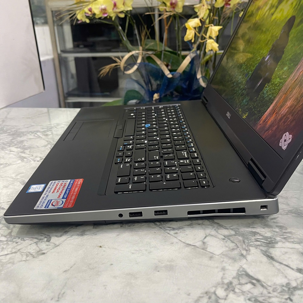 Dell Precision 7730 CORE I7-8850H RAM 32GB SSD 512GB Quadro P5200 MÀN HÌNH : 17.3''FHD IPS