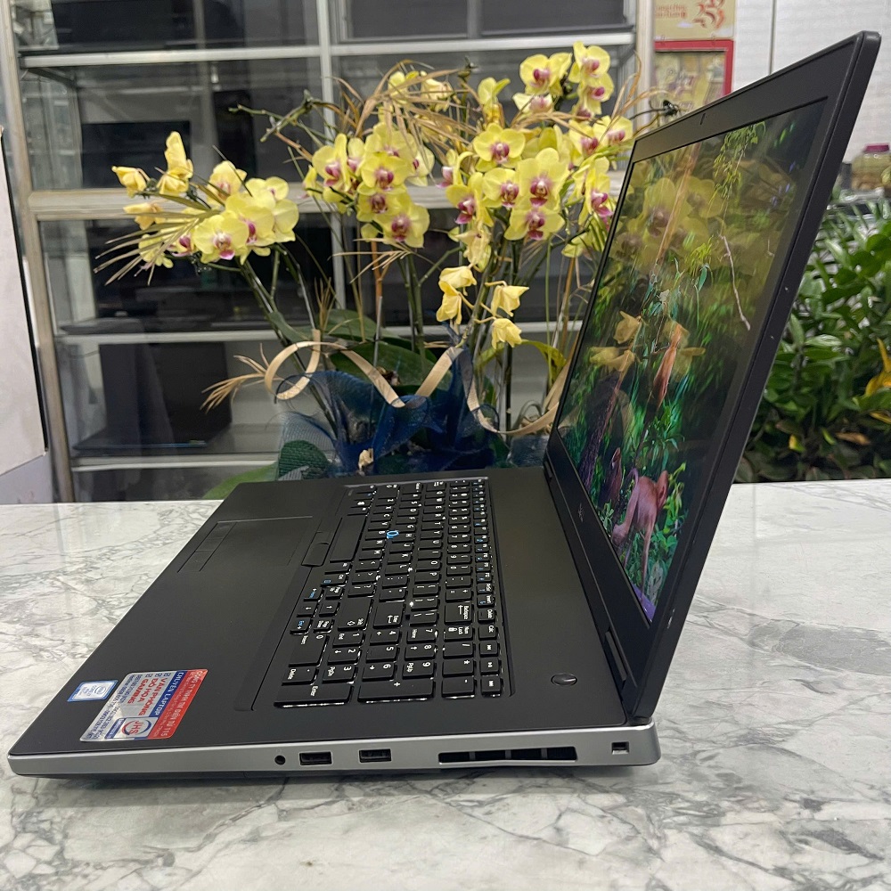 Dell Precision 7730 CORE I7-8850H RAM 32GB SSD 512GB Quadro P5200 MÀN HÌNH : 17.3''FHD IPS