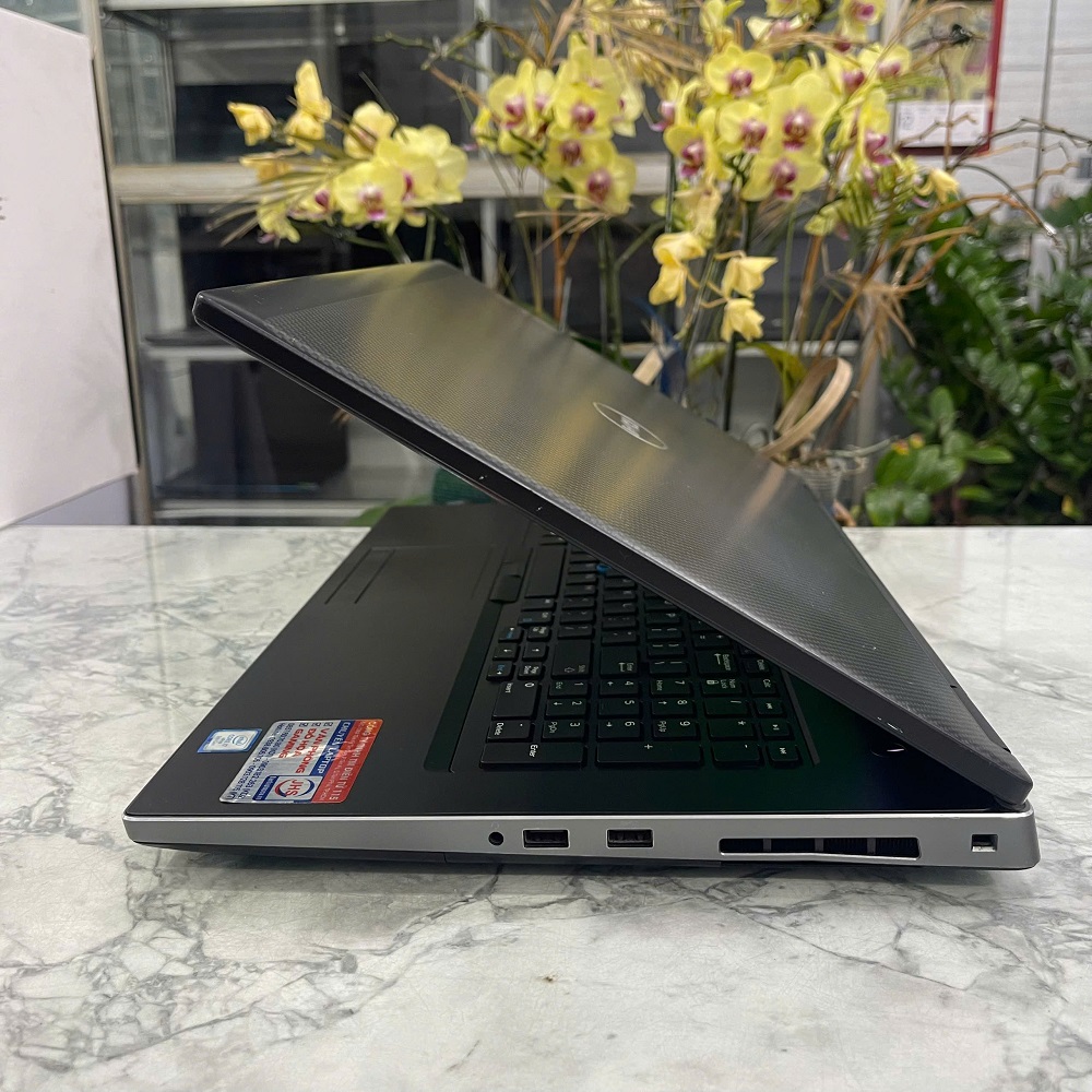 Dell Precision 7730 CORE I7-8850H RAM 32GB SSD 512GB Quadro P5200 MÀN HÌNH : 17.3''FHD IPS