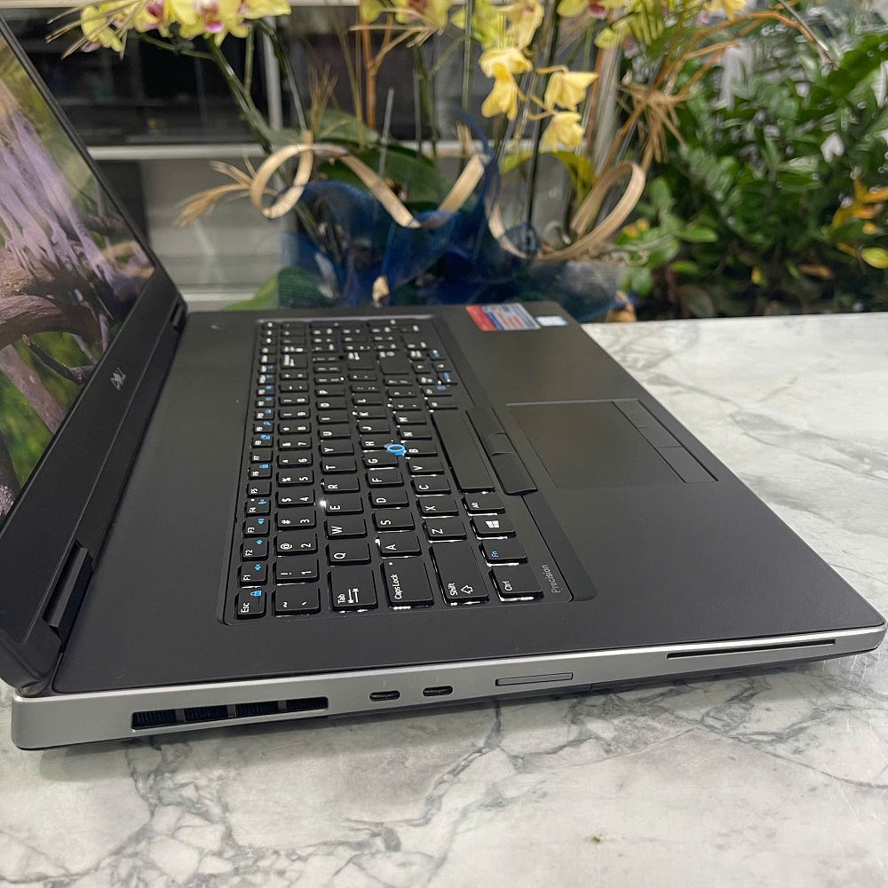 Dell Precision 7730 CORE I7-8850H RAM 32GB SSD 512GB Quadro P5200 MÀN HÌNH : 17.3''FHD IPS