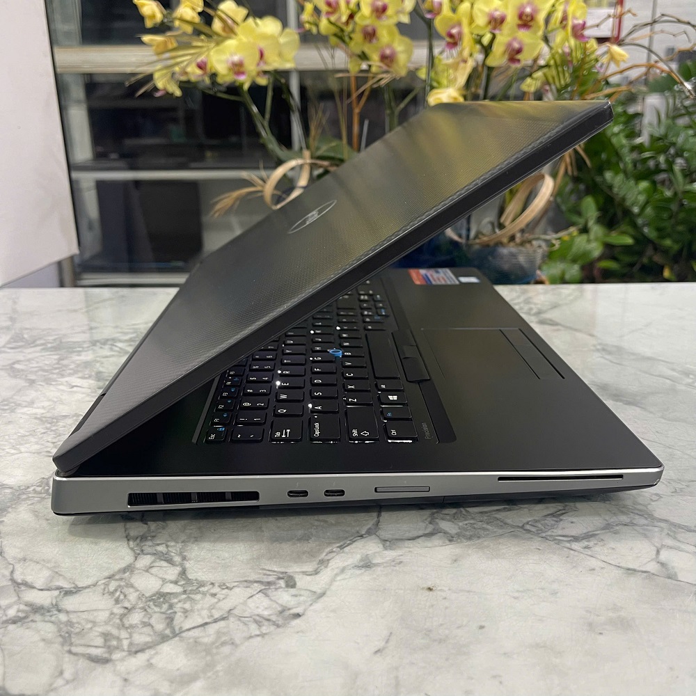 Dell Precision 7730 CORE I7-8850H RAM 32GB SSD 512GB Quadro P5200 MÀN HÌNH : 17.3''FHD IPS