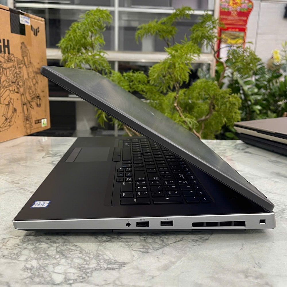 Dell Precision 7740 CORE I7-9850H RAM 16GB SSD 512Gb Radeon Pro WX3200 MÀN HÌNH : 17.3 Inch FHD IPS