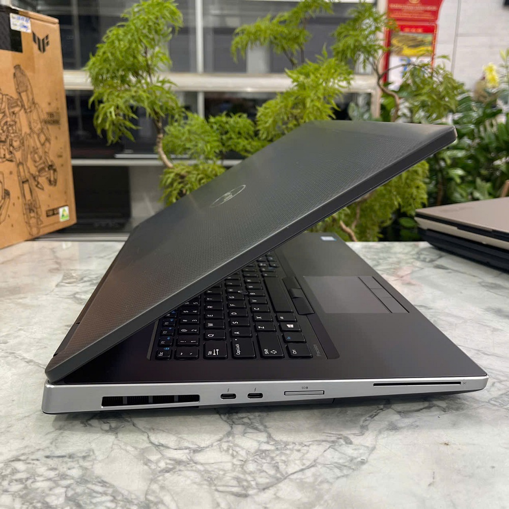 Dell Precision 7740 CORE I7-9850H RAM 16GB SSD 512Gb Radeon Pro WX3200 MÀN HÌNH : 17.3 Inch FHD IPS