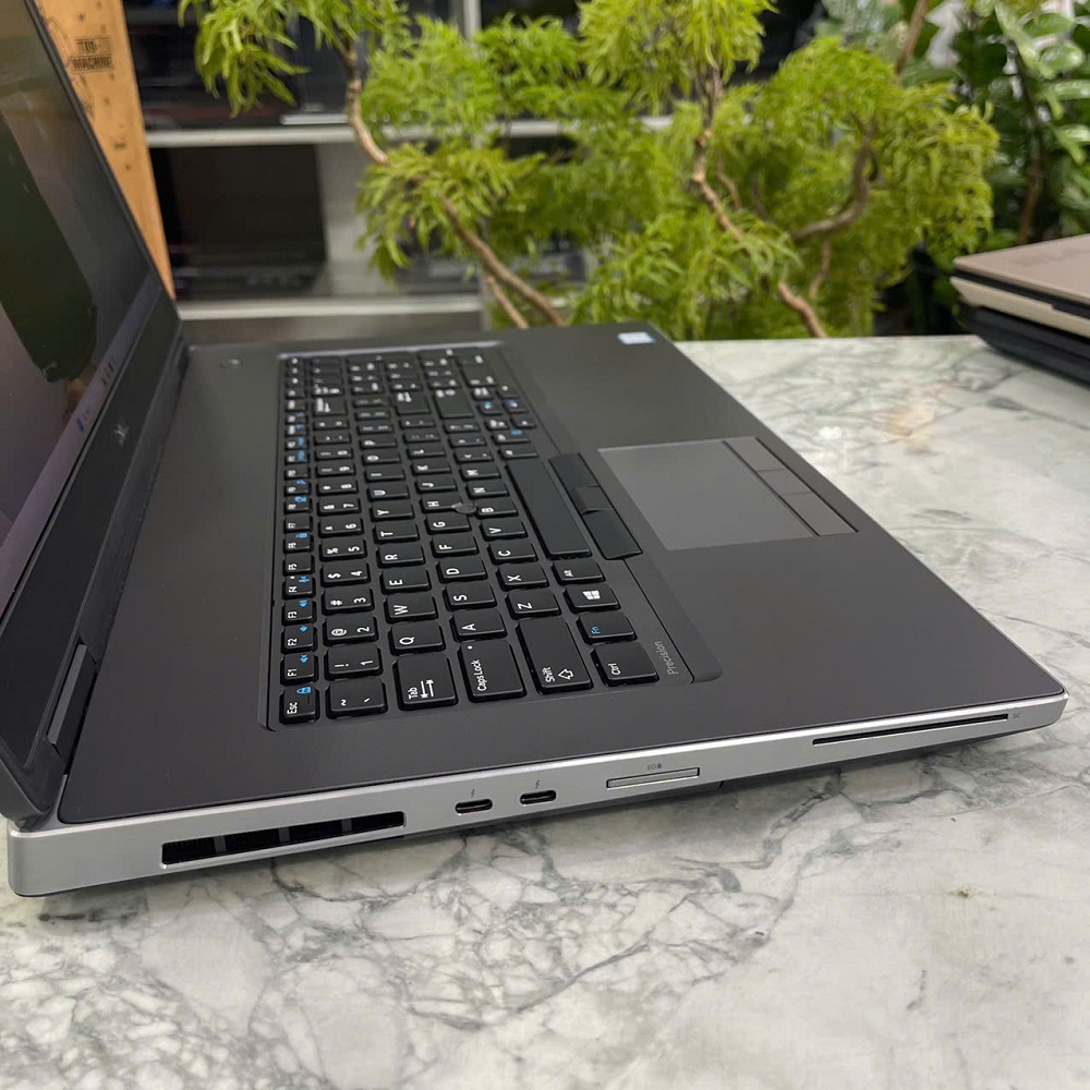 Dell Precision 7740 CORE I7-9850H RAM 16GB SSD 512Gb Radeon Pro WX3200 MÀN HÌNH : 17.3 Inch FHD IPS