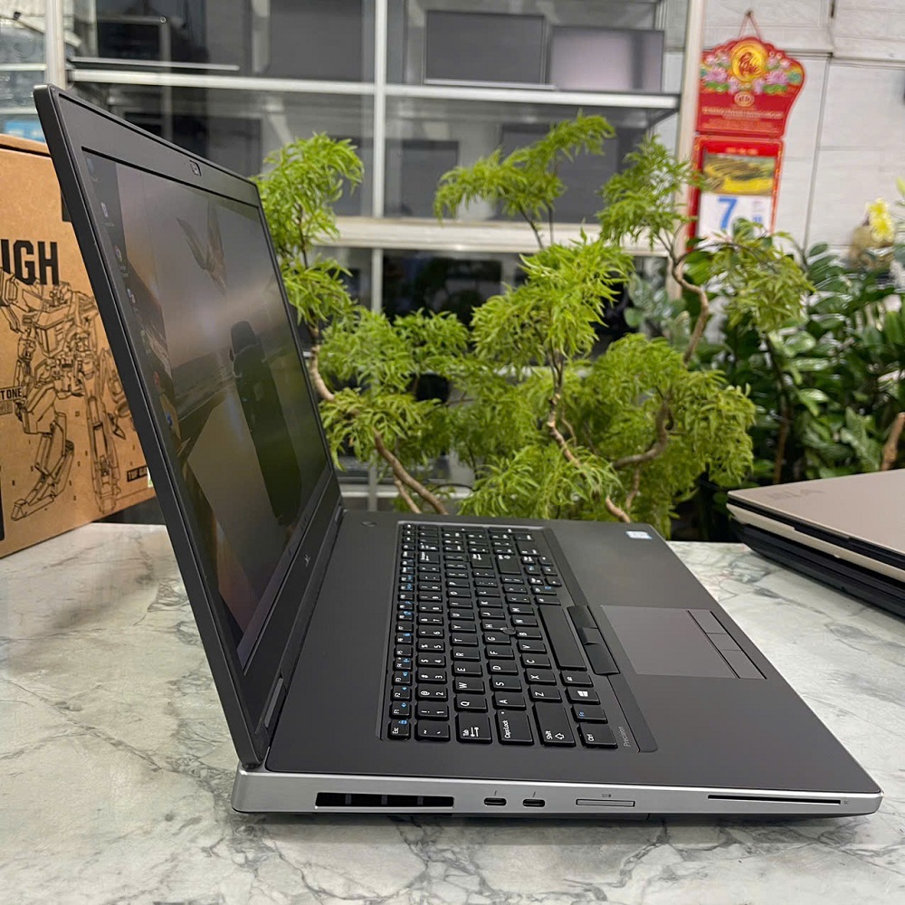 Dell Precision 7740 CORE I7-9850H RAM 16GB SSD 512Gb Radeon Pro WX3200 MÀN HÌNH : 17.3 Inch FHD IPS