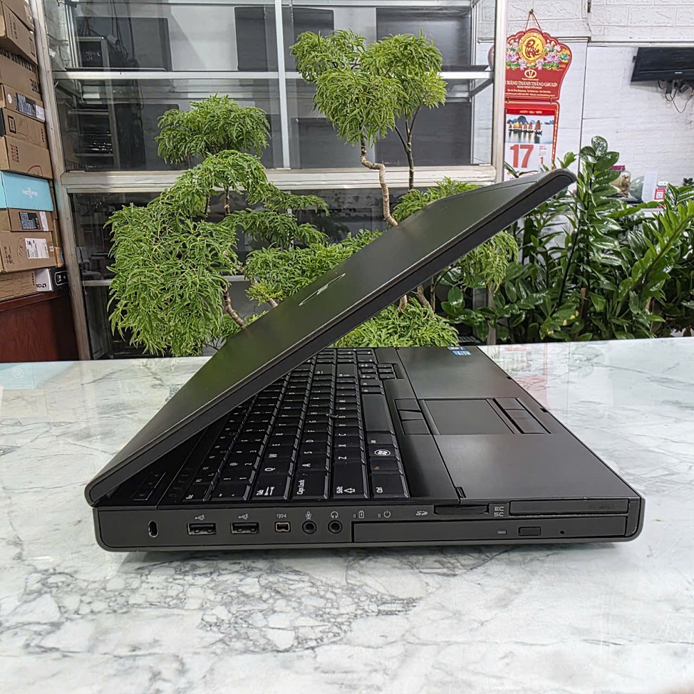Dell Precision M4600 CORE I7-2860QM RAM 16GB SSD 128GB VÀ 500GB NVIDIA Quadro 2000M MÀN HÌNH : 15.6 INCH FullHD IPS 