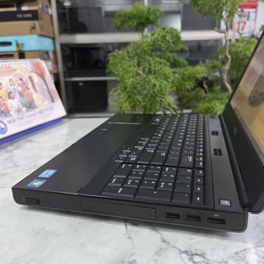 Dell Precision M4600 CORE I7-2860QM RAM 16GB SSD 128GB VÀ 500GB NVIDIA Quadro 2000M MÀN HÌNH : 15.6 INCH FullHD IPS 