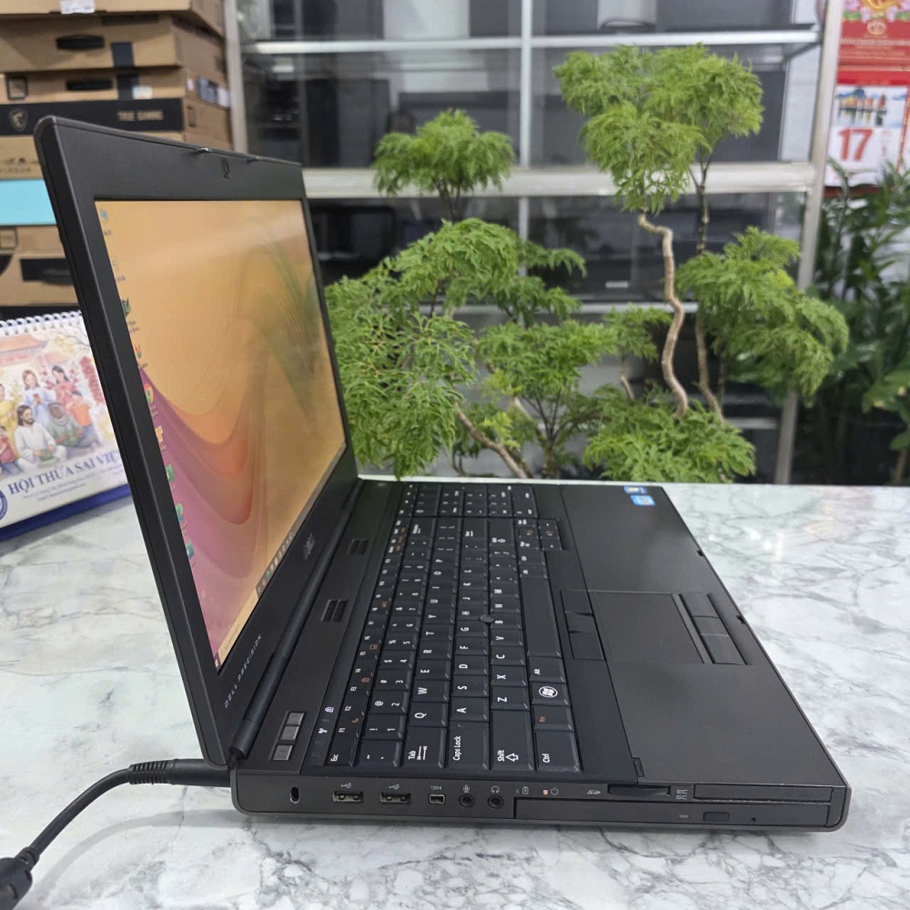 Dell Precision M4600 CORE I7-2860QM RAM 16GB SSD 128GB VÀ 500GB NVIDIA Quadro 2000M MÀN HÌNH : 15.6 INCH FullHD IPS 