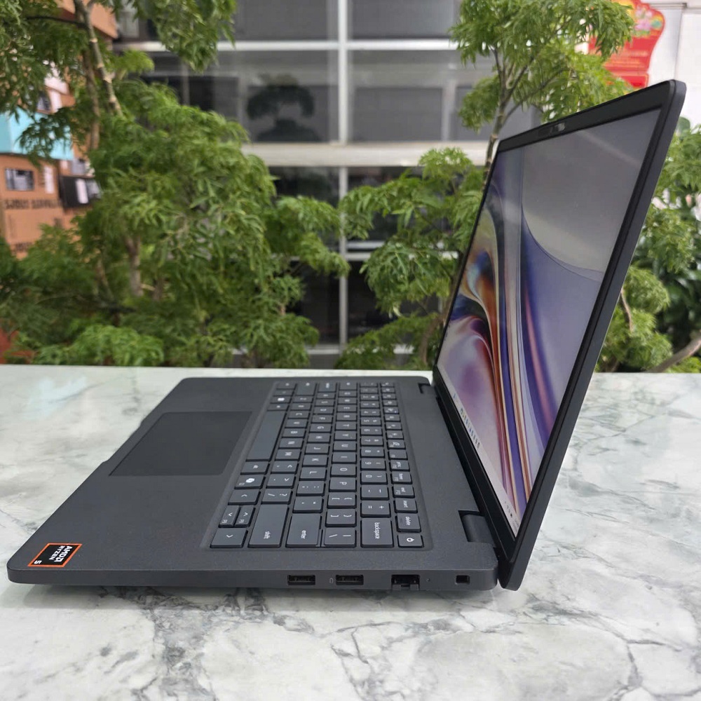 Dell Pro 14 PC14255 RYZEN 5- 220w RAM 16GB SSD 512GB MÀN HÌNH : 14 Inch FHD+