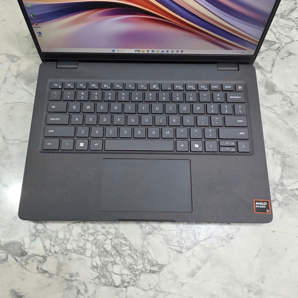 Dell Pro 14 PC14255 RYZEN 5- 220w RAM 16GB SSD 512GB MÀN HÌNH : 14 Inch FHD+