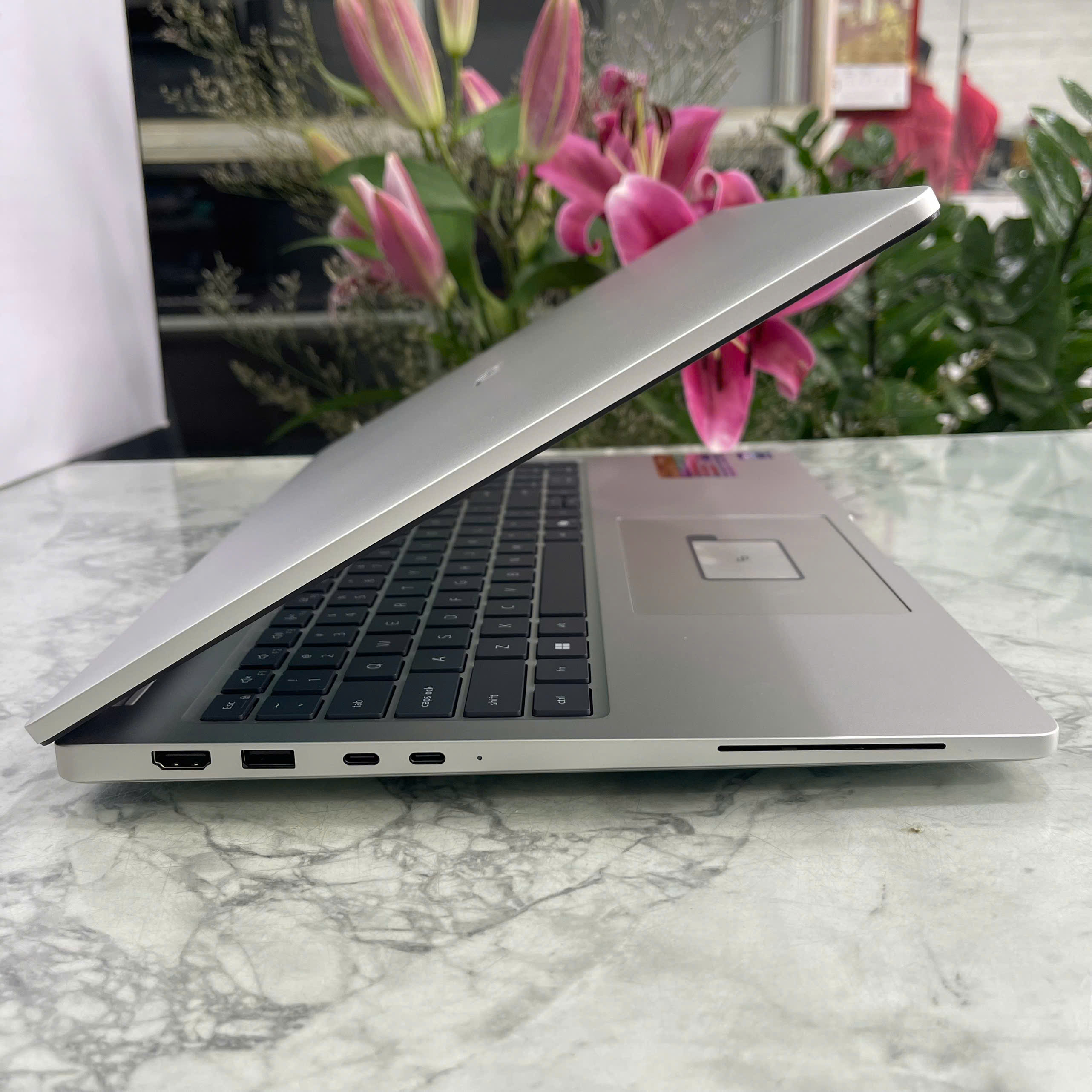 Dell Pro 16 Plus PB16250 (2025)  Ultra 5 236V Ram 16GB Ssd 512GB Arc 130V 8GB Màn hình : 16 Inch FHD+, 300 nit