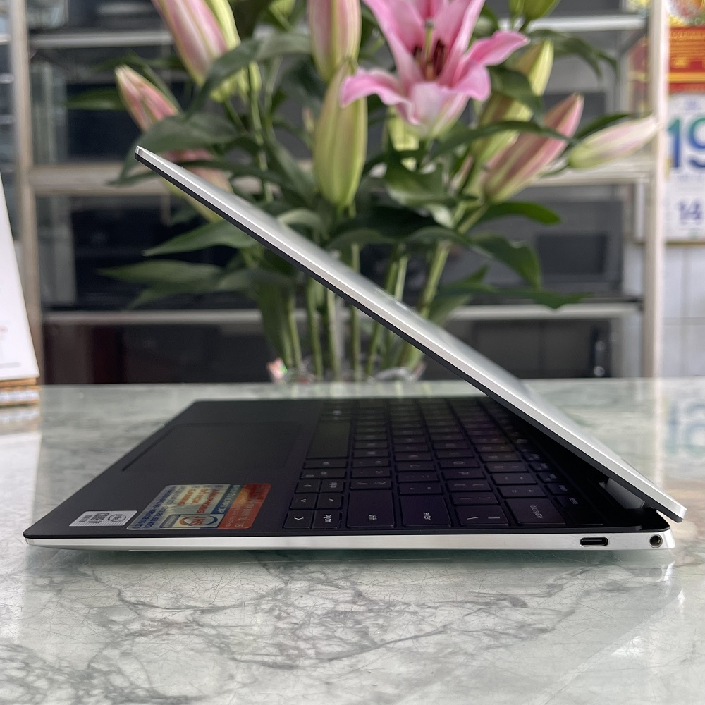 Dell XPS 13 7390  2-In-1 Core I7-1065G7 RAM 16GB SSD 256GB MÀN  HÌNH 13.4 Inch 4K (3840 x 2400) TouchXoay Gập 360