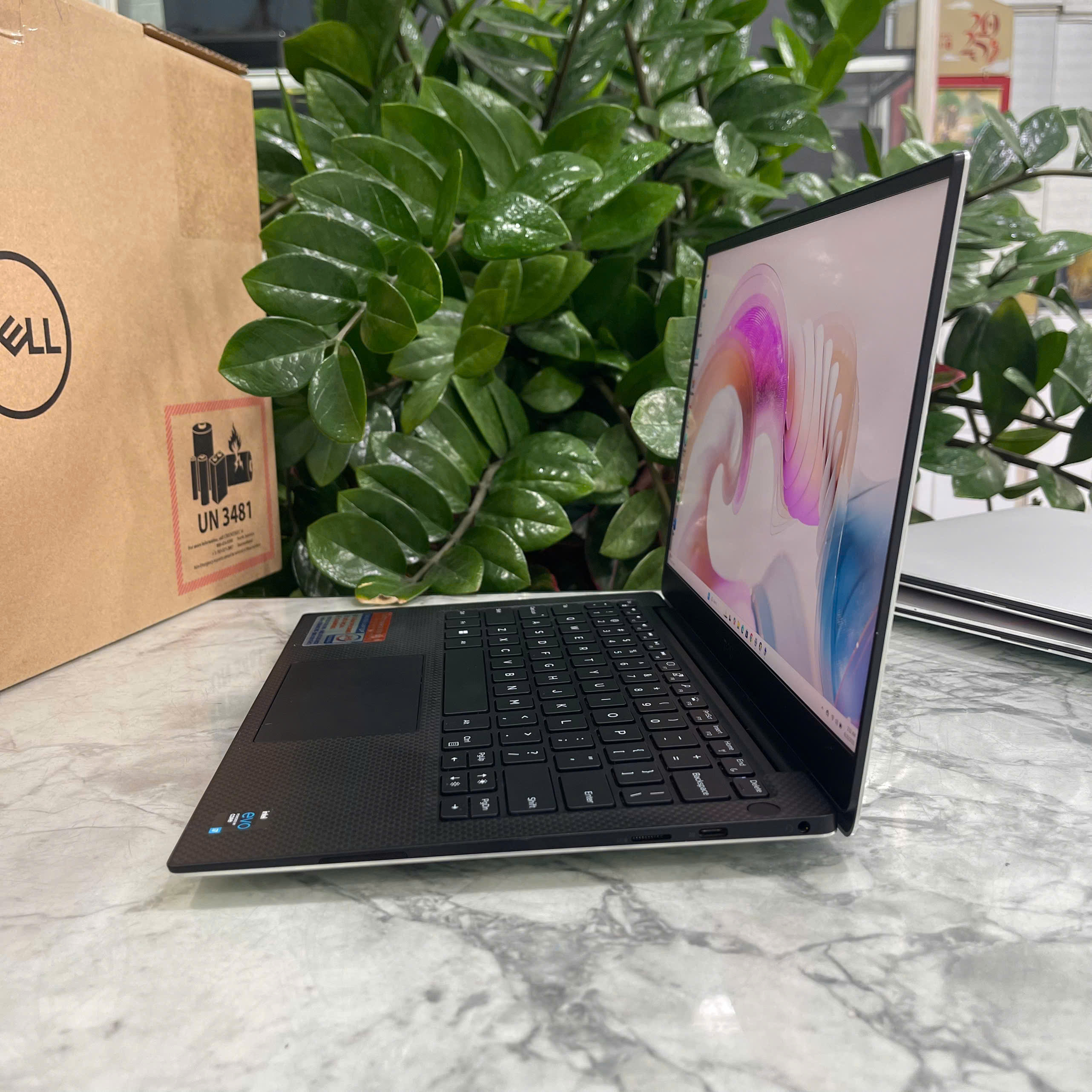 Dell XPS 13 9305 Core I7-1165G7 Ram 16GB SSD 512GB Màn Hình 13.3″ Inch IPS FullHD