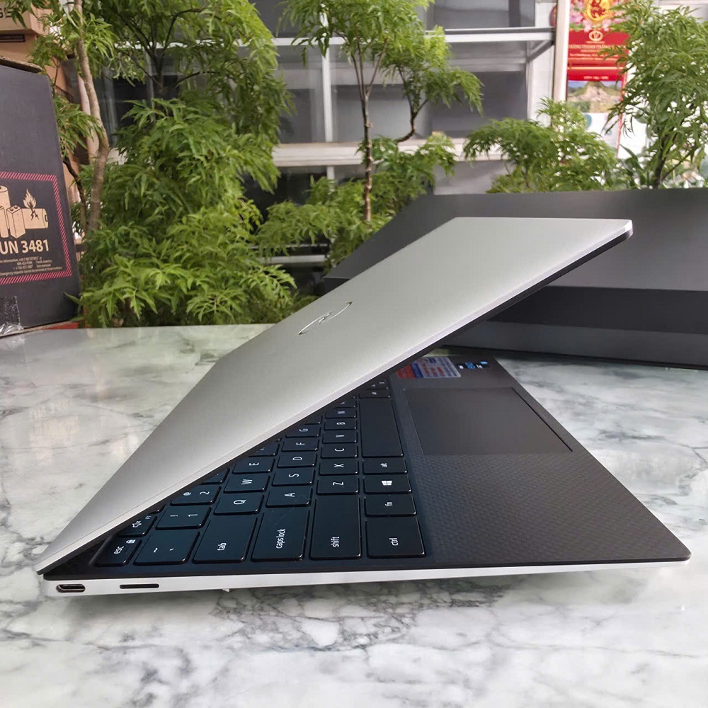 Dell XPS 13 9310 MÀU TRẮNG CORE I7-1195G7 Màn : OLED 3.5K Touch RAM 32GB SSD 1.000GB 
