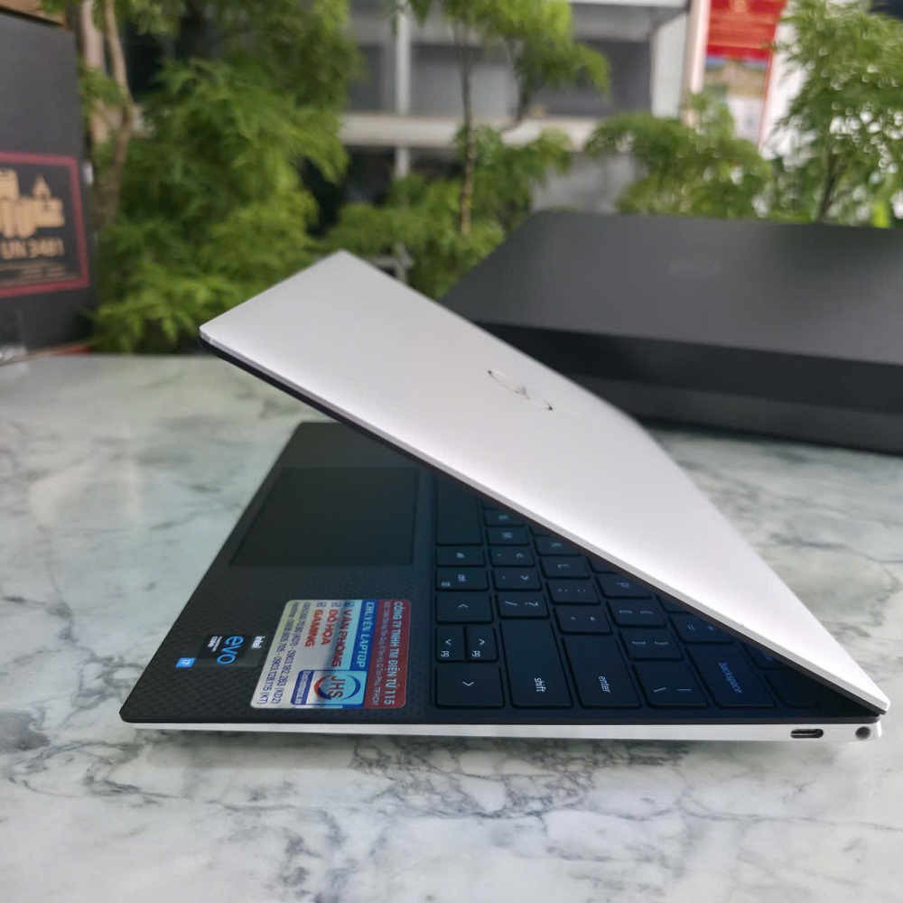 Dell XPS 13 9310 MÀU TRẮNG CORE I7-1195G7 Màn : OLED 3.5K Touch RAM 32GB SSD 1.000GB 