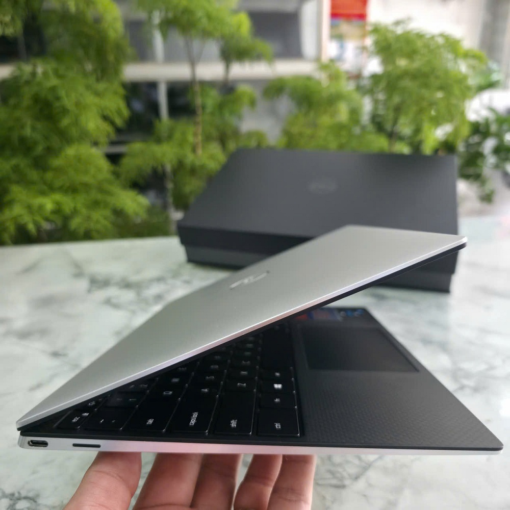 Dell XPS 13 9310 MÀU TRẮNG CORE I7-1195G7 Màn : OLED 3.5K Touch RAM 32GB SSD 1.000GB 
