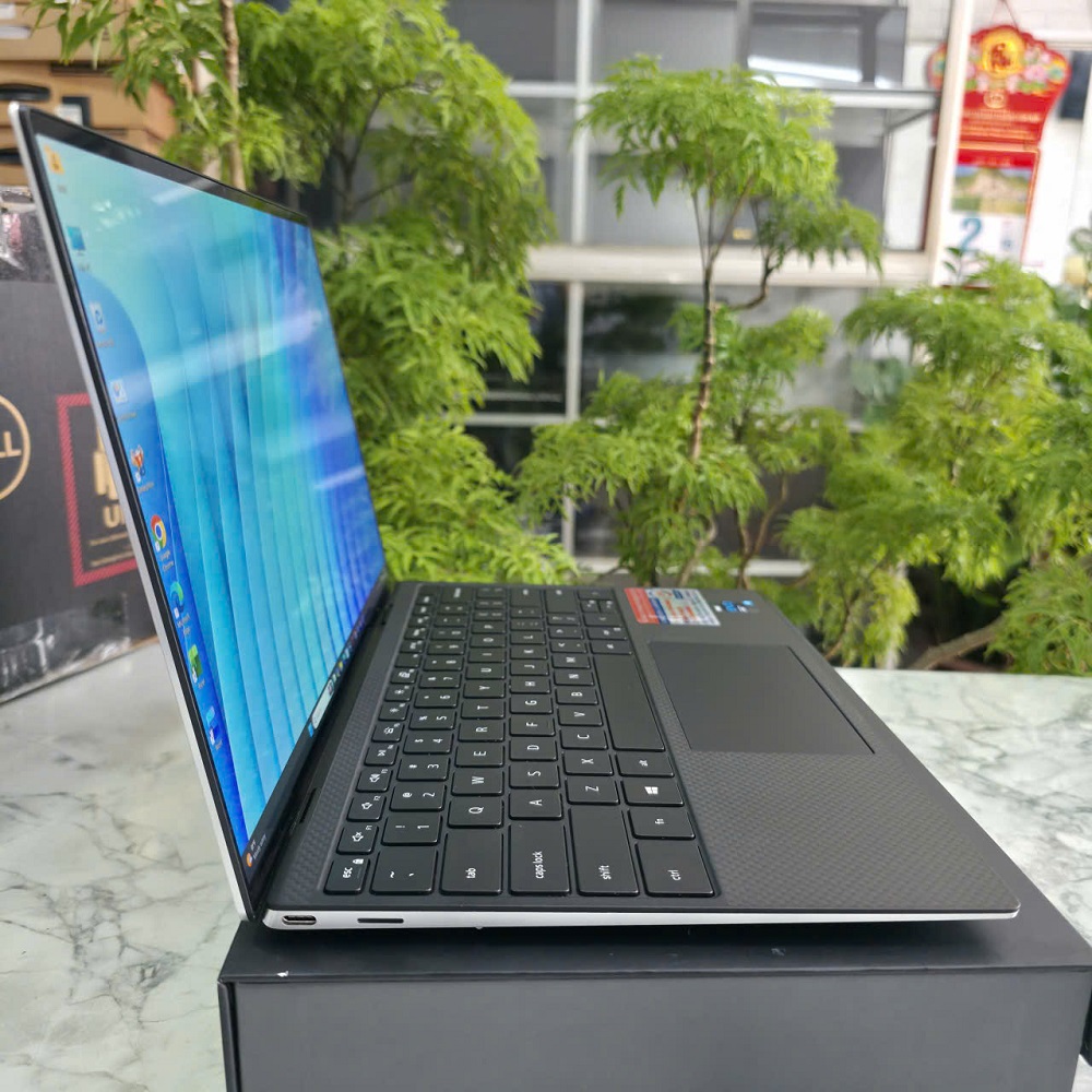 Dell XPS 13 9310 MÀU TRẮNG CORE I7-1195G7 Màn : OLED 3.5K Touch RAM 32GB SSD 1.000GB 