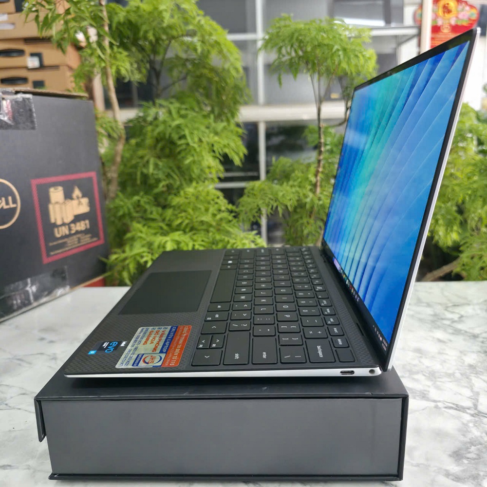 Dell XPS 13 9310 MÀU TRẮNG CORE I7-1195G7 Màn : OLED 3.5K Touch RAM 32GB SSD 1.000GB 