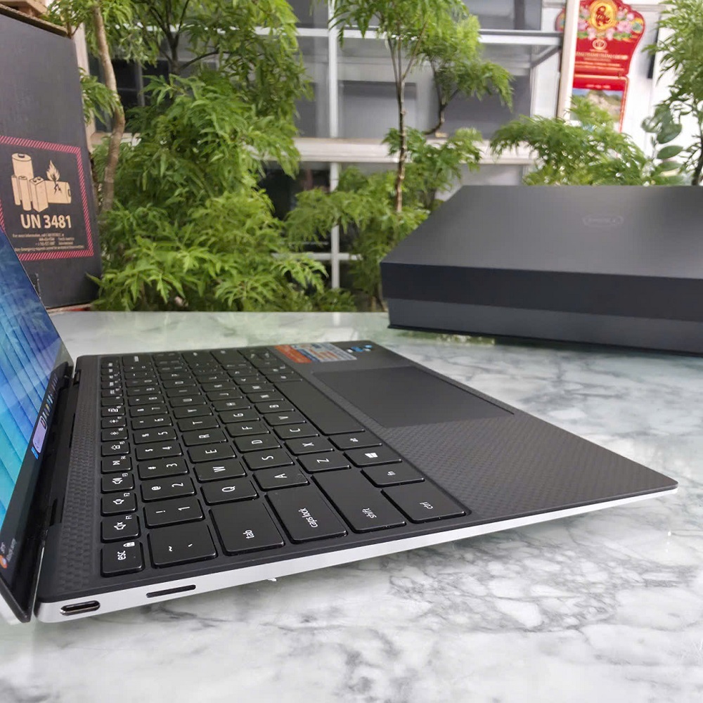 Dell XPS 13 9310 MÀU TRẮNG CORE I7-1195G7 Màn : OLED 3.5K Touch RAM 32GB SSD 1.000GB 