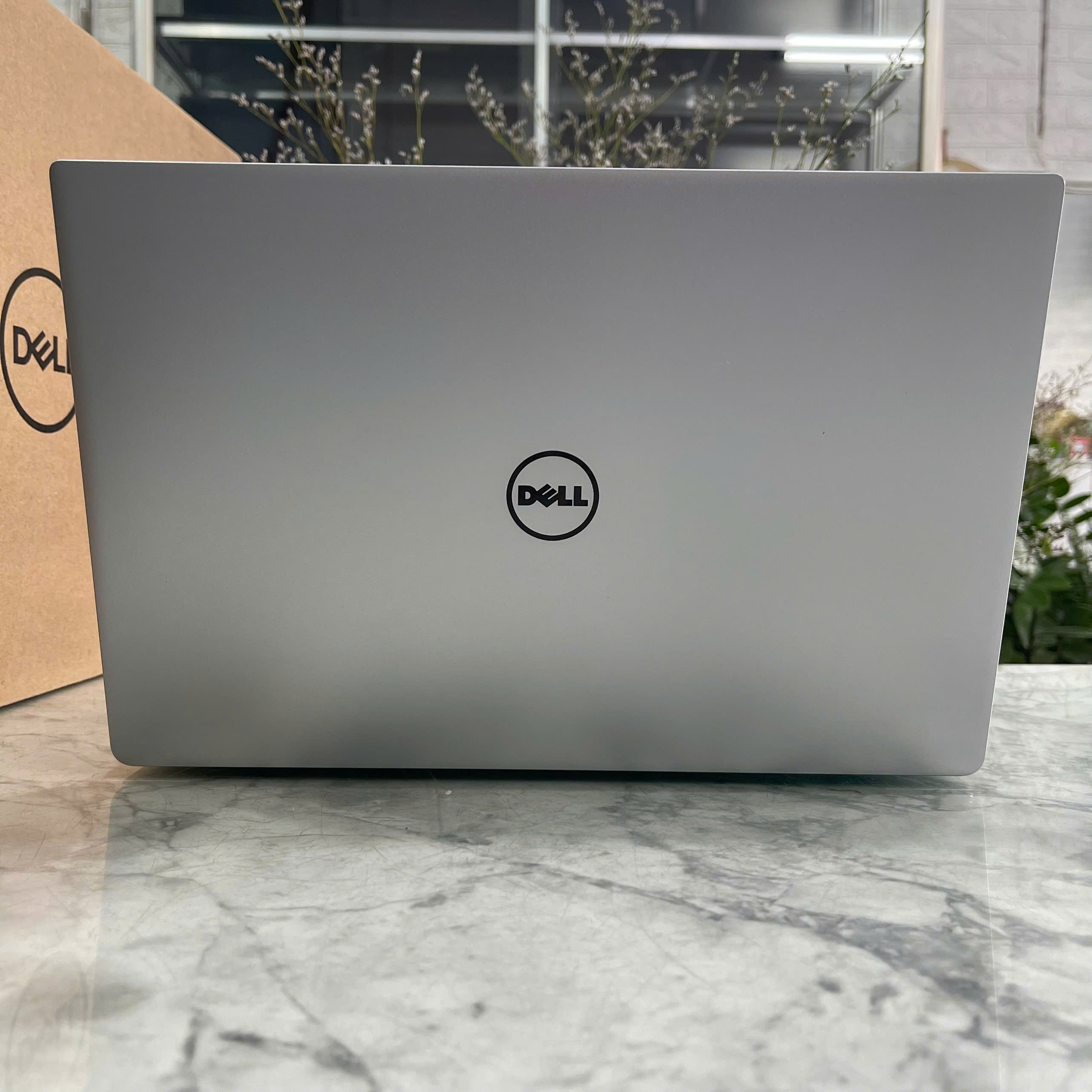 Dell XPS 13 9360 Core I7-8550U Ram 8Gb Ssd 256Gb Màn Hình 13.3 Inch FHD 