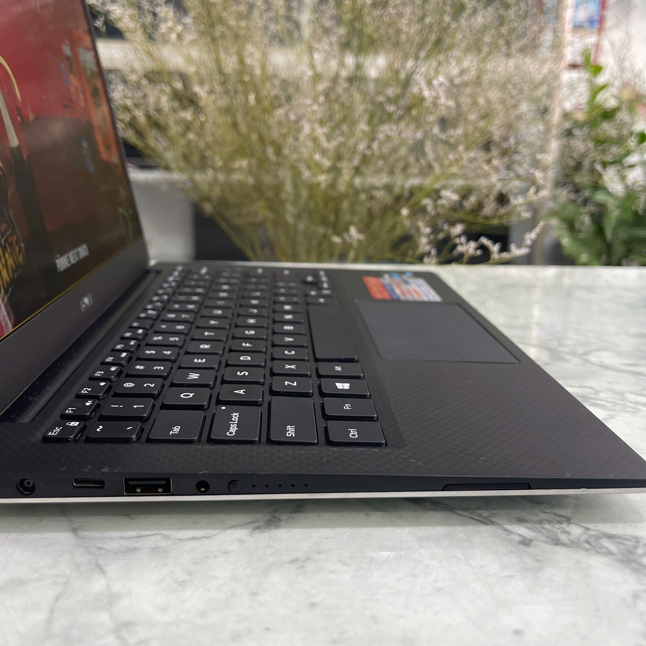 Dell XPS 13 9360 Core I7-8550U Ram 8Gb Ssd 256Gb Màn Hình 13.3 Inch FHD 