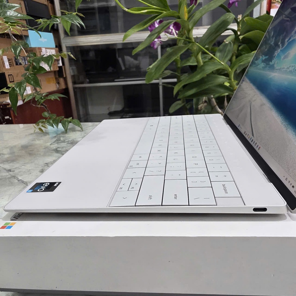 Dell XPS 13 Plus 9320 CORE I7-1260P RAM 16GB SSD 512GB MÀN HÌNH : 13.4″FHD+ 500-nit