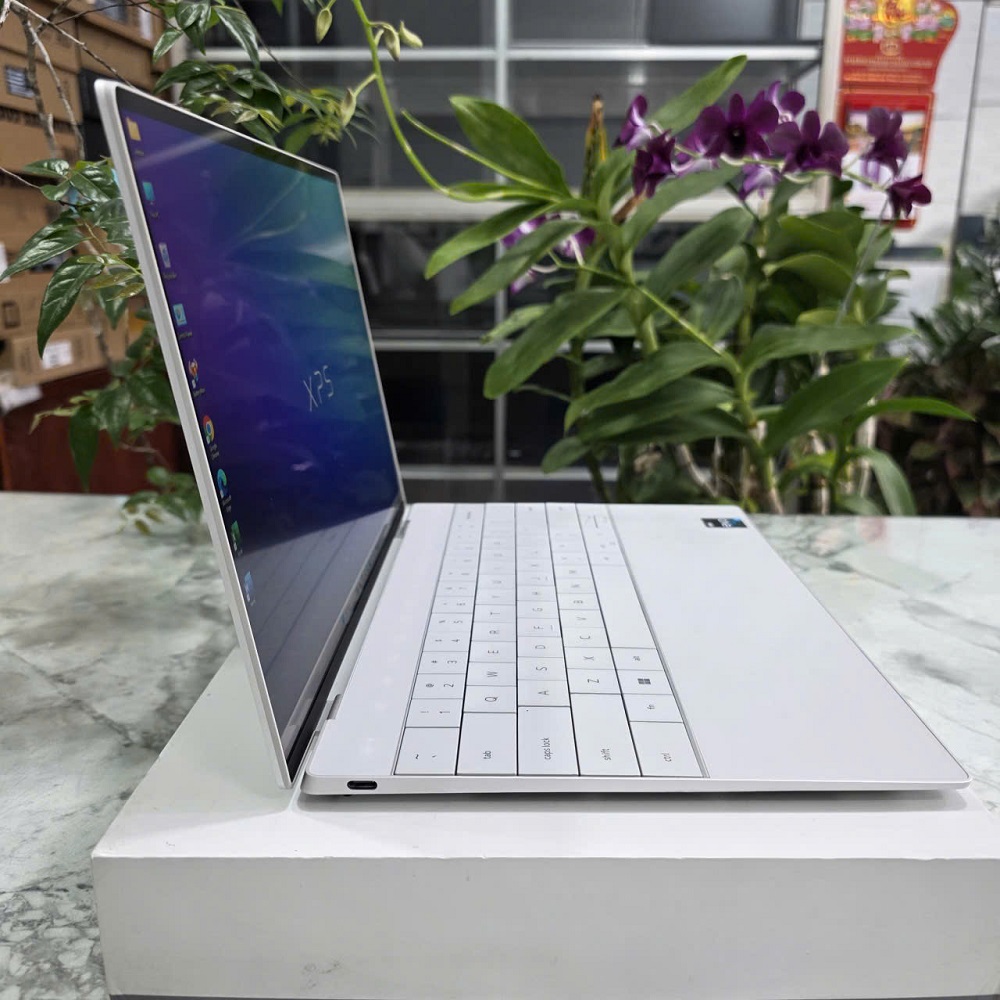 Dell XPS 13 Plus 9320 CORE I7-1260P RAM 16GB SSD 512GB MÀN HÌNH : 13.4″FHD+ 500-nit