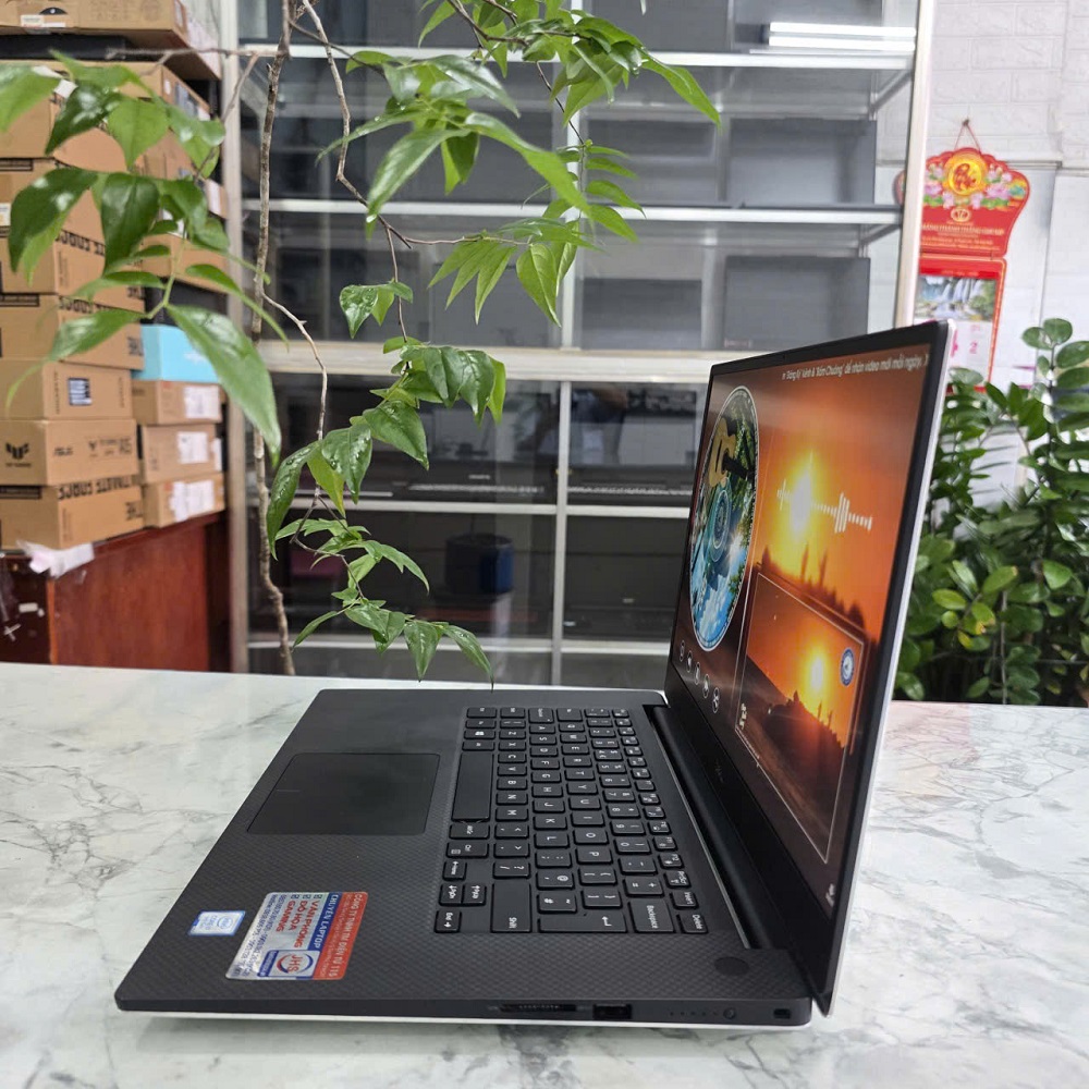 DELL XPS 15 7590 CORE I7-9750H RAM 16GB SSD 256GB GTX 1650 MÀN HÌNH : 15.6''Inch FHD IPS