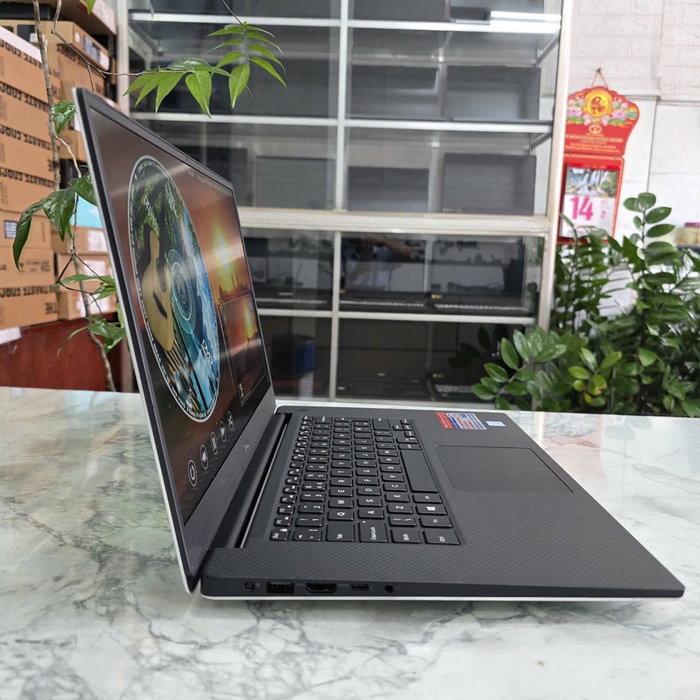 DELL XPS 15 7590 CORE I7-9750H RAM 16GB SSD 256GB GTX 1650 MÀN HÌNH : 15.6''Inch FHD IPS