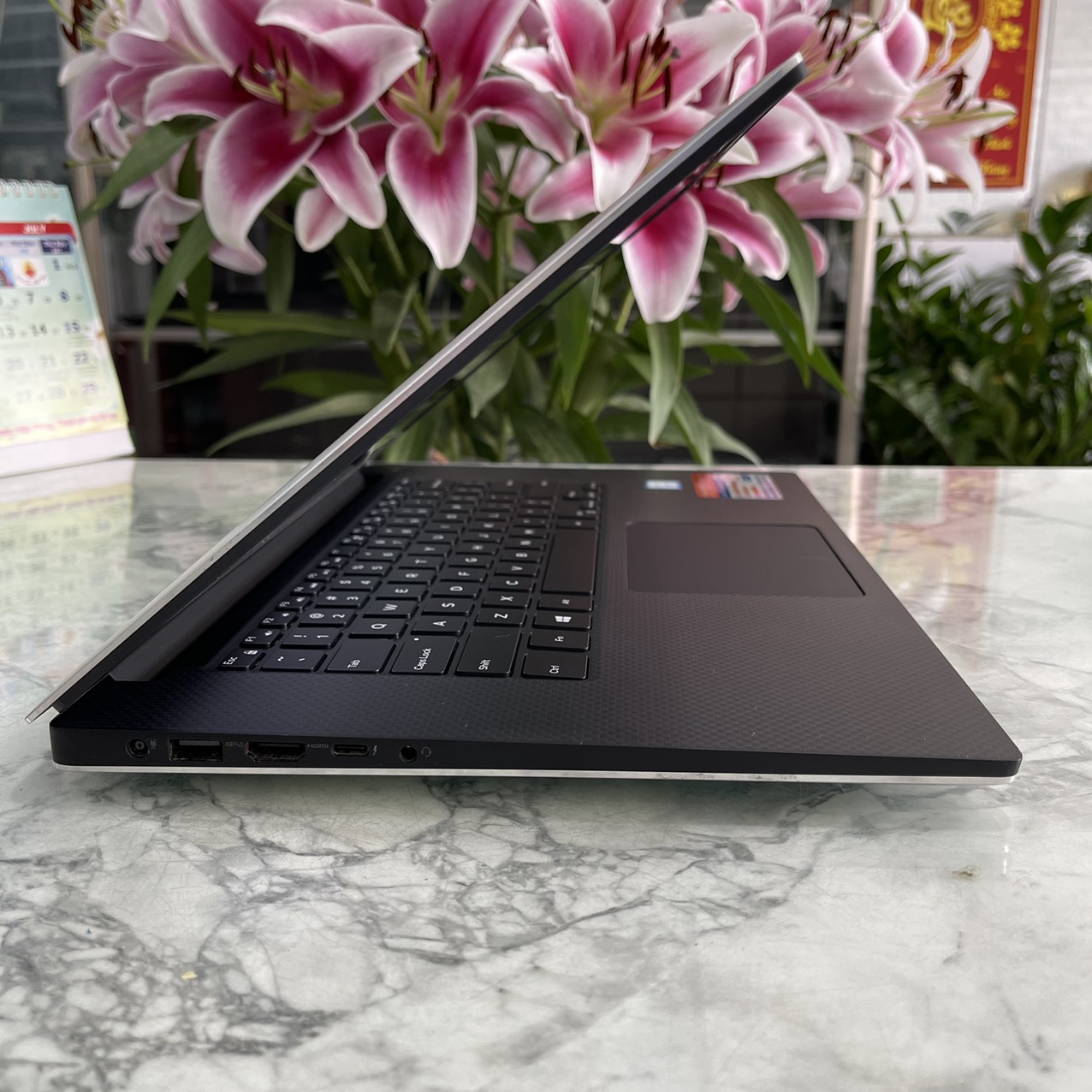  Dell XPS 15 7590 Core I7-9750H Ram 16gb Ssd 512gb Card RTX 1650 4GB Màn Hình 15.6''Inch Fhd